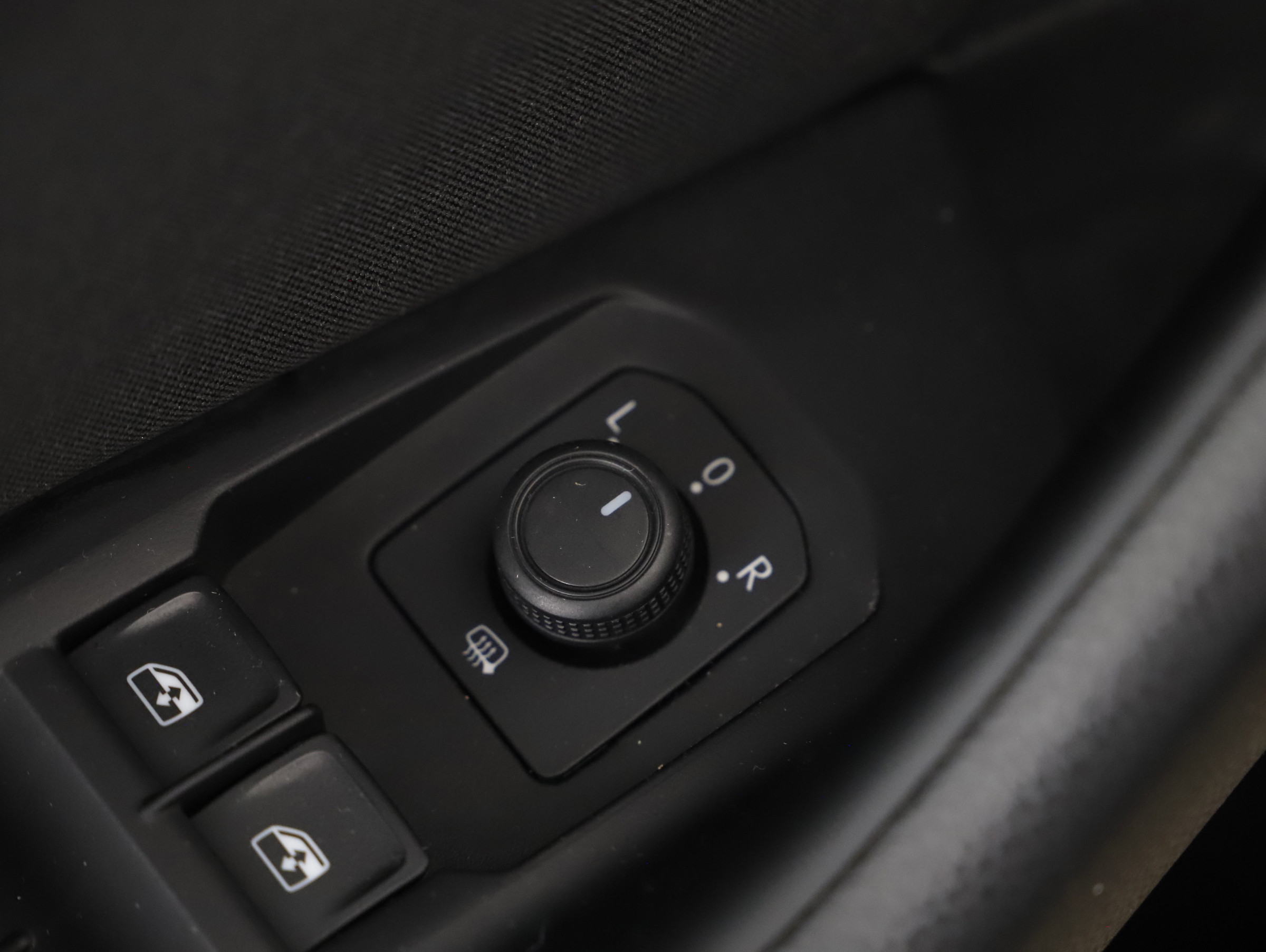 VW Passat Variant 2.0 TDI Bus. DSG | Bild 5 von 21