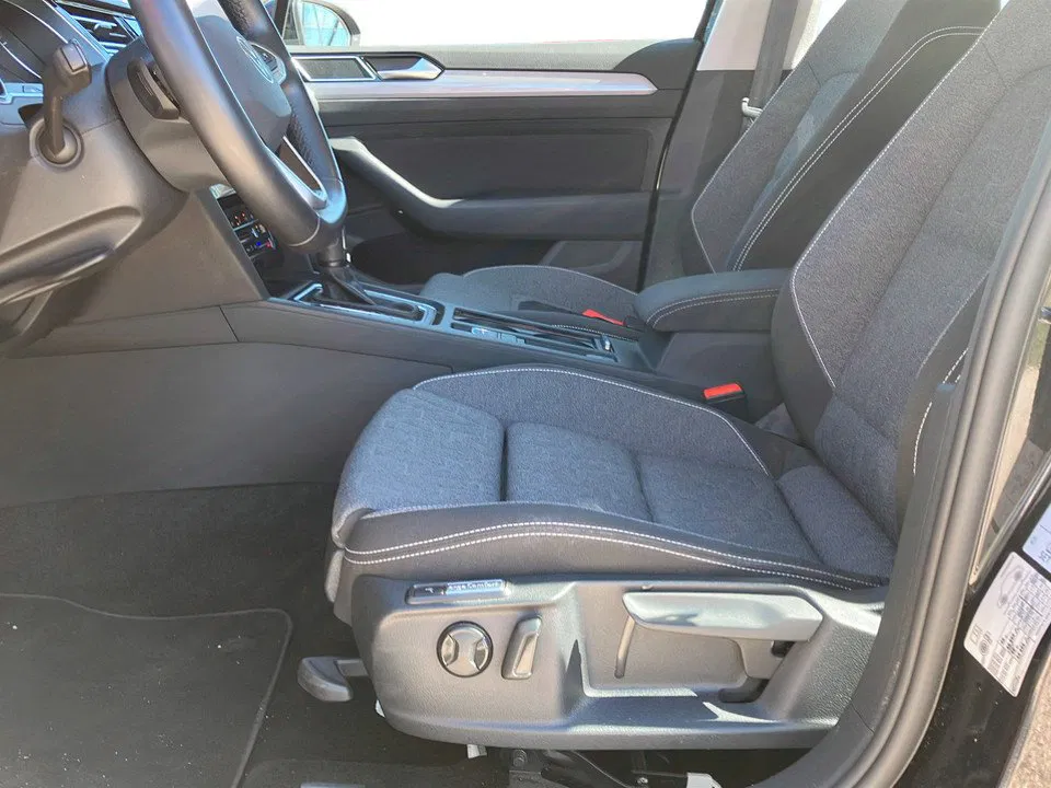 VW Passat Variant 2.0 TDI Bus. DSG | Bild 17 von 21