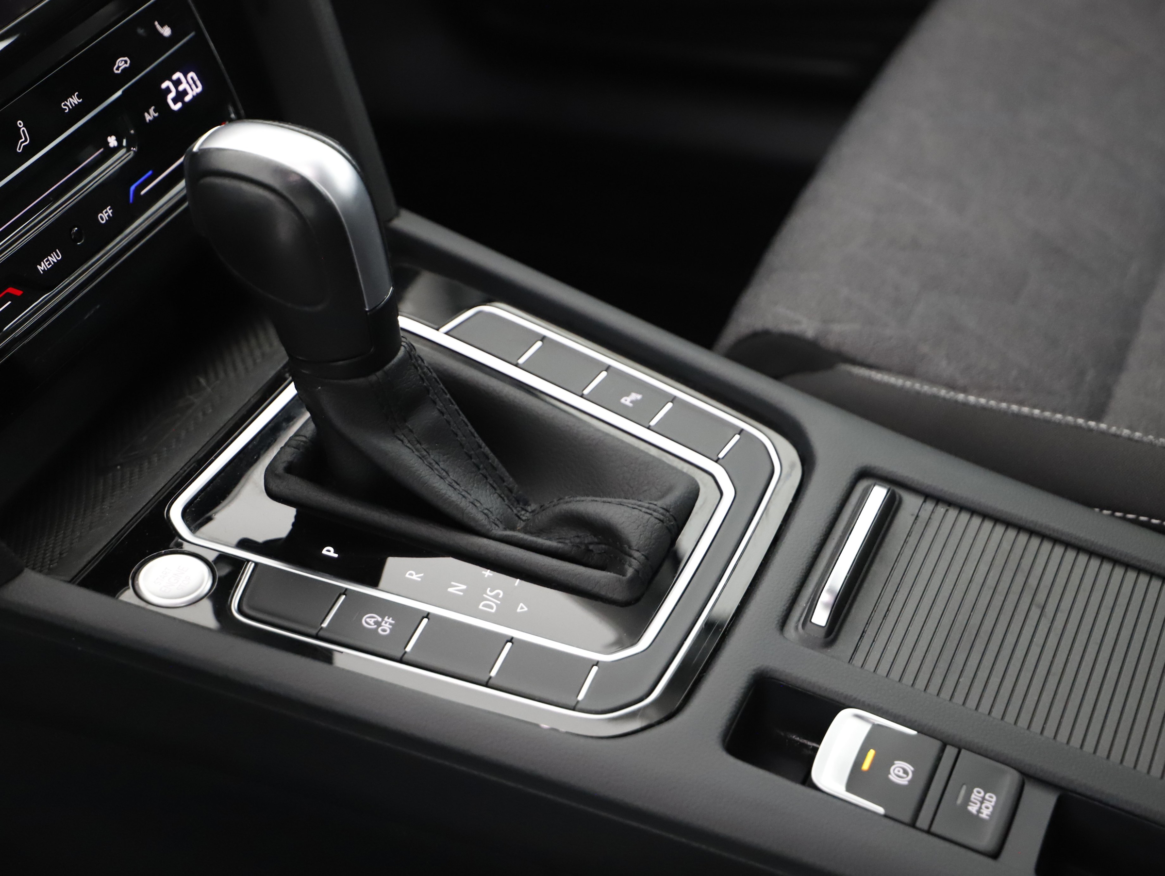 VW Passat Variant 2.0 TDI Bus. DSG | Bild 14 von 21