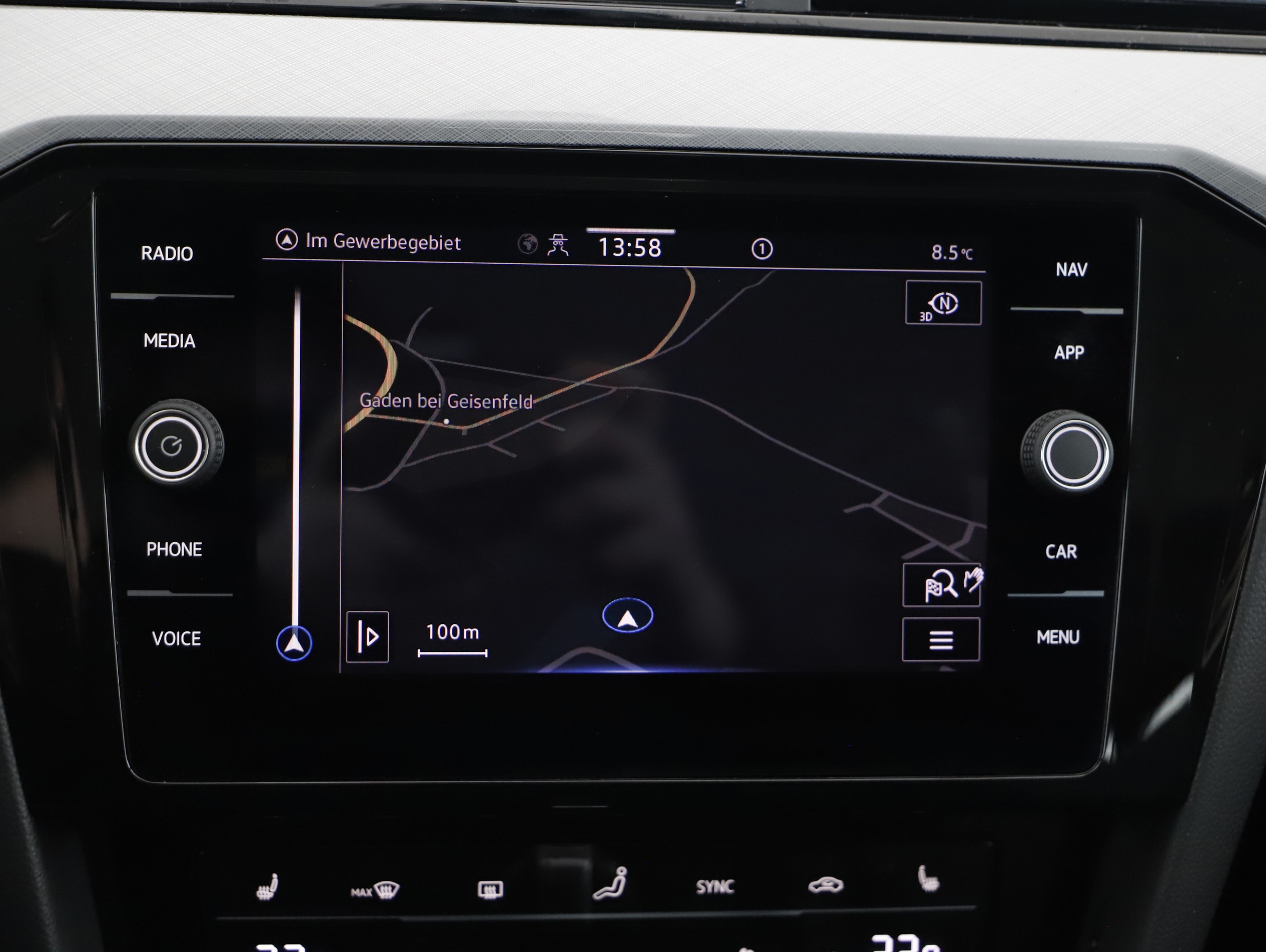 VW Passat Variant 2.0 TDI Bus. DSG | Bild 16 von 21