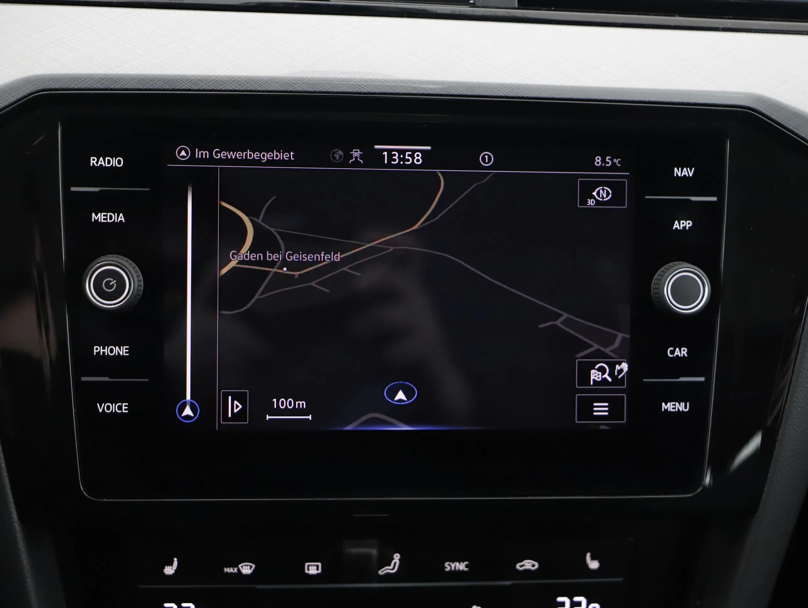 VW Passat Variant 2.0 TDI Bus. DSG | Bild 16 von 21