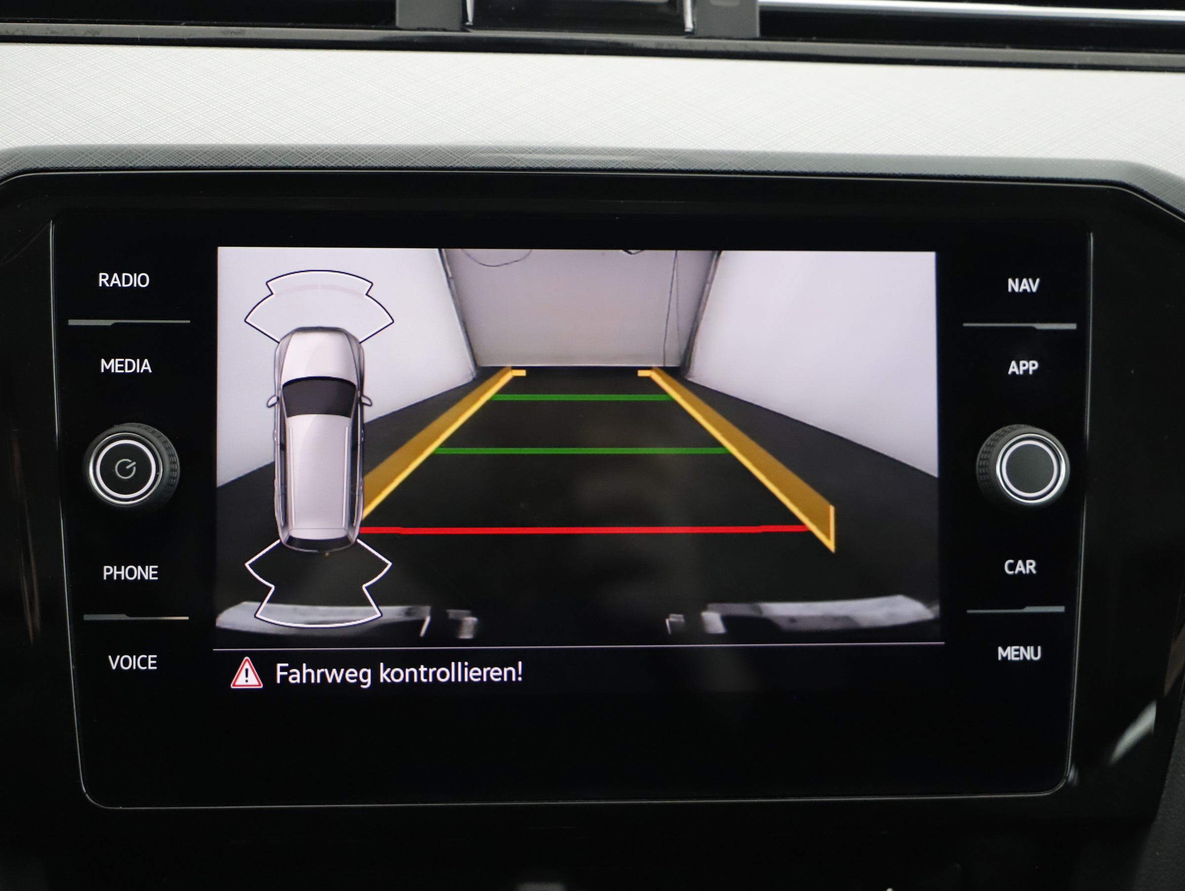 VW Passat Variant 2.0 TDI Bus. DSG | Bild 17 von 21