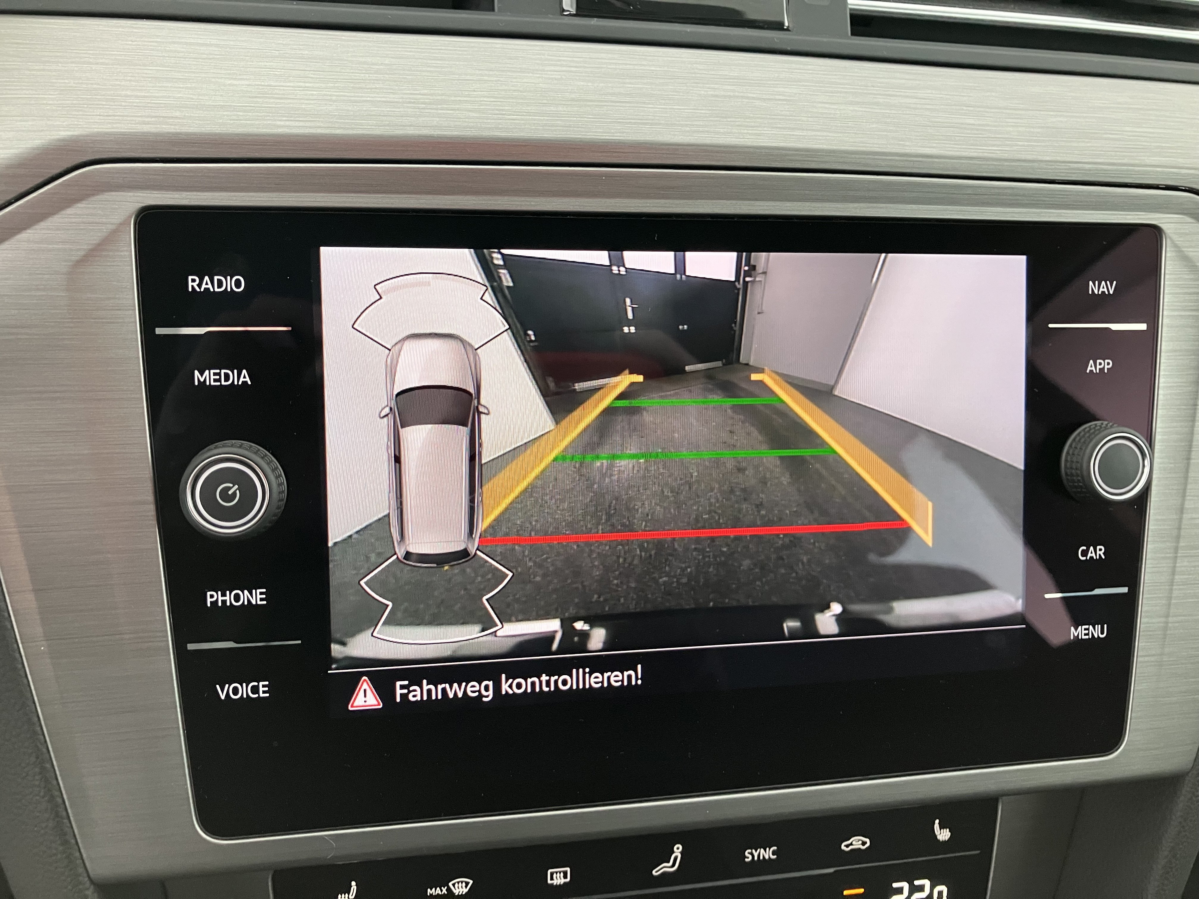 VW Passat Variant 2.0 TDI BMT | Bild 31 von 31