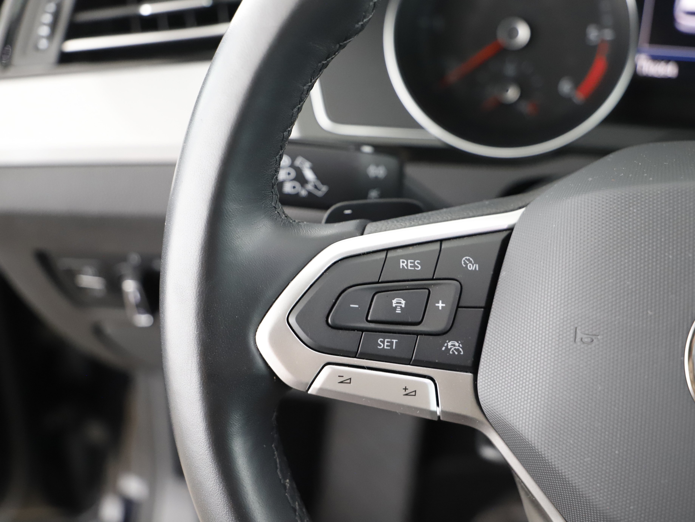 VW Passat Variant 2.0 TDI BMT Business | Bild 10 von 21