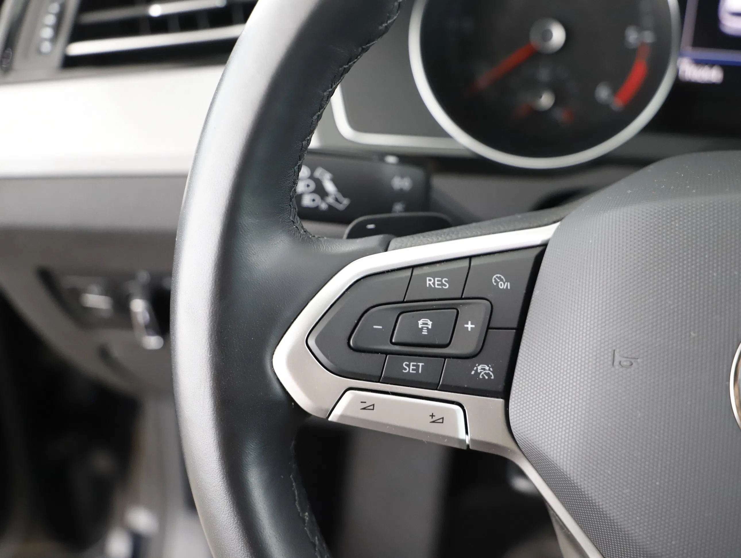 VW Passat Variant 2.0 TDI BMT Business | Bild 10 von 21