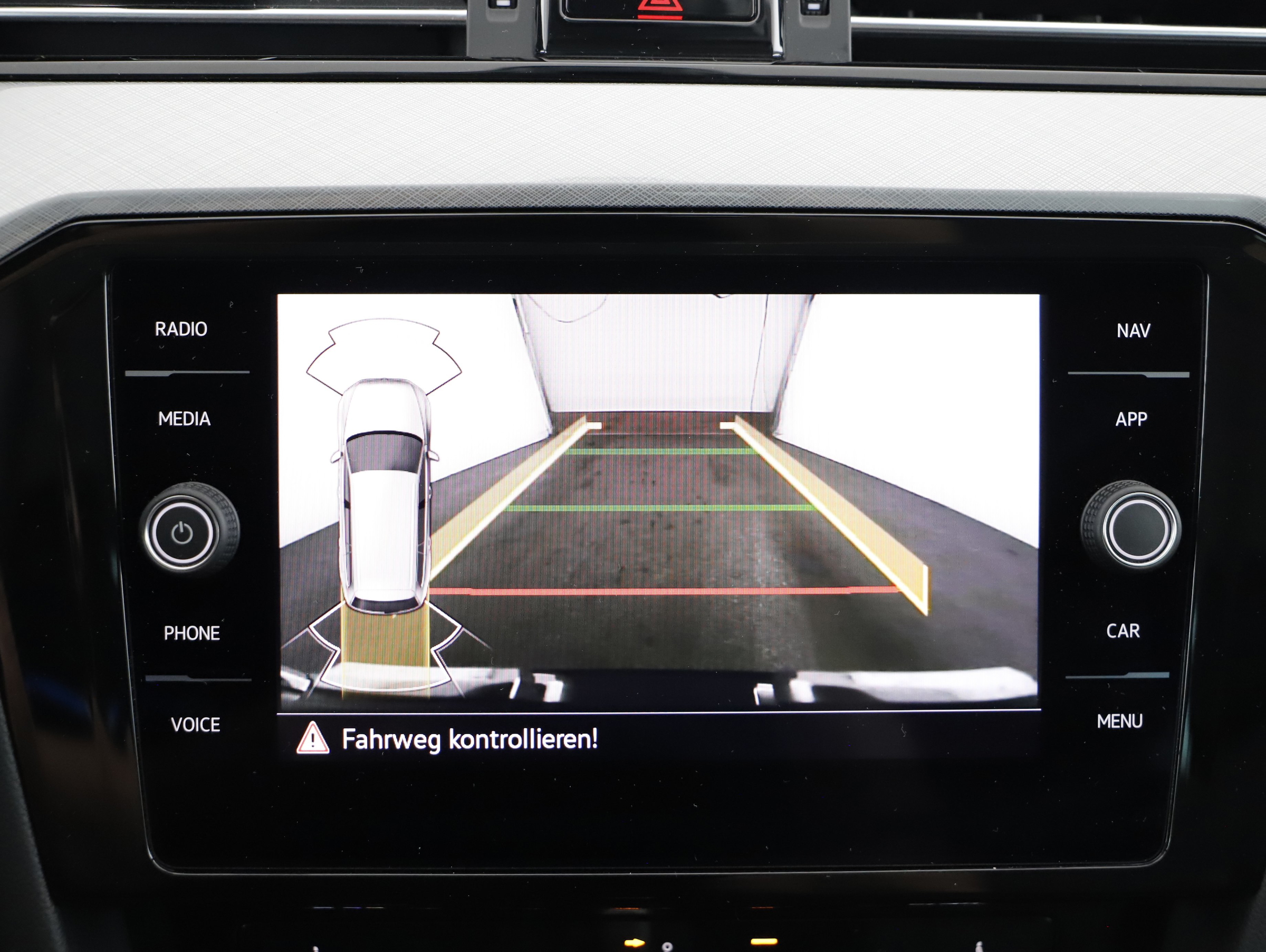 VW Passat Variant 2.0 TDI BMT Business | Bild 13 von 21
