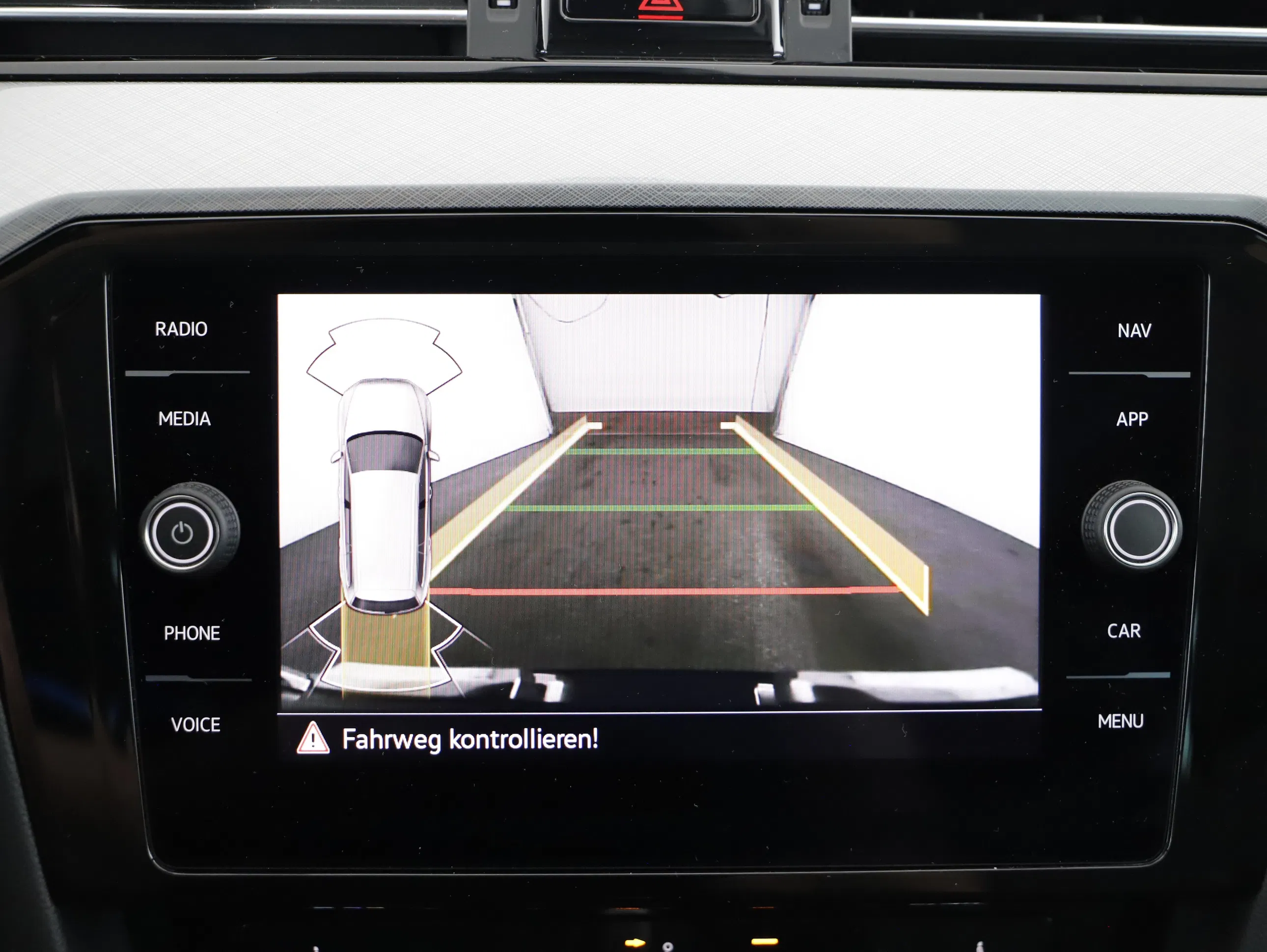 VW Passat Variant 2.0 TDI BMT Business | Bild 13 von 21