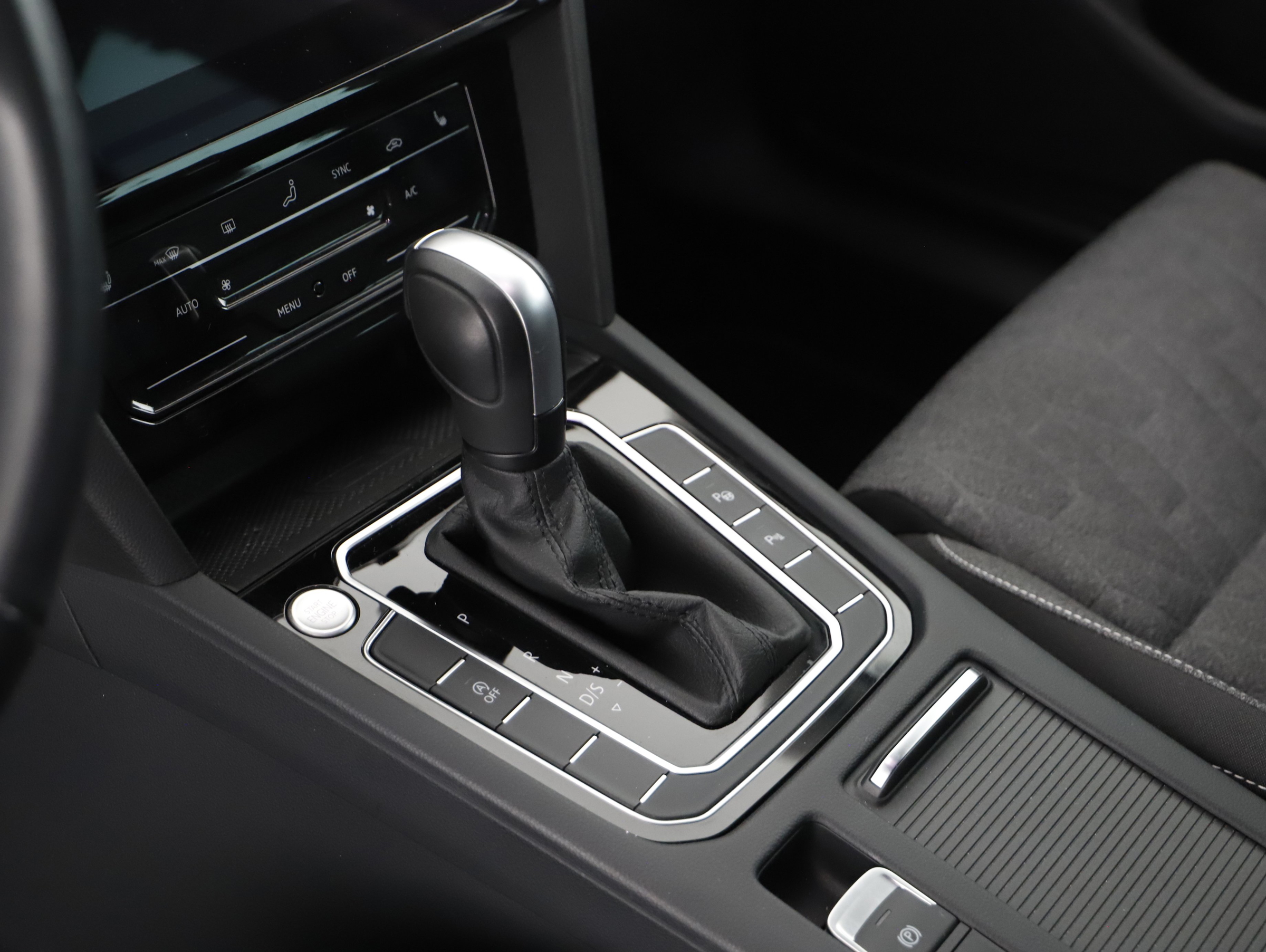 VW Passat Variant 2.0 TDI BMT Business | Bild 18 von 21