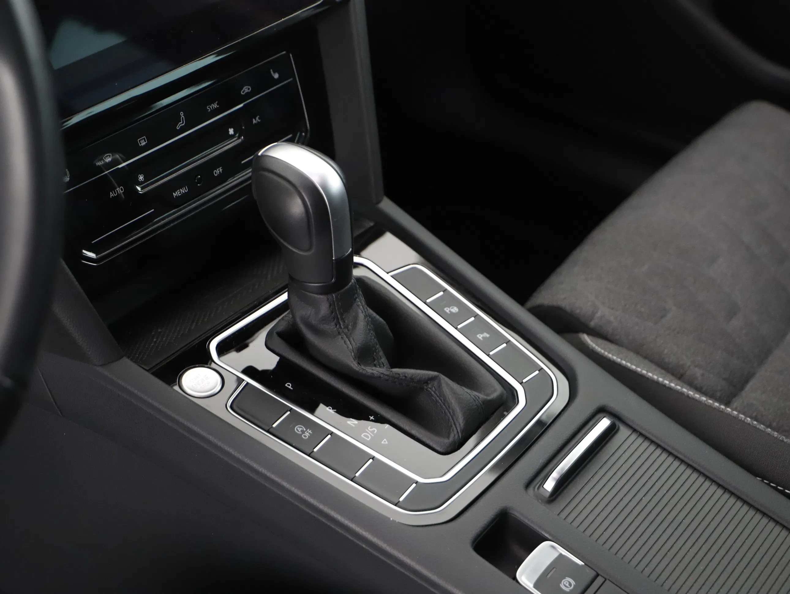 VW Passat Variant 2.0 TDI BMT Business | Bild 18 von 21