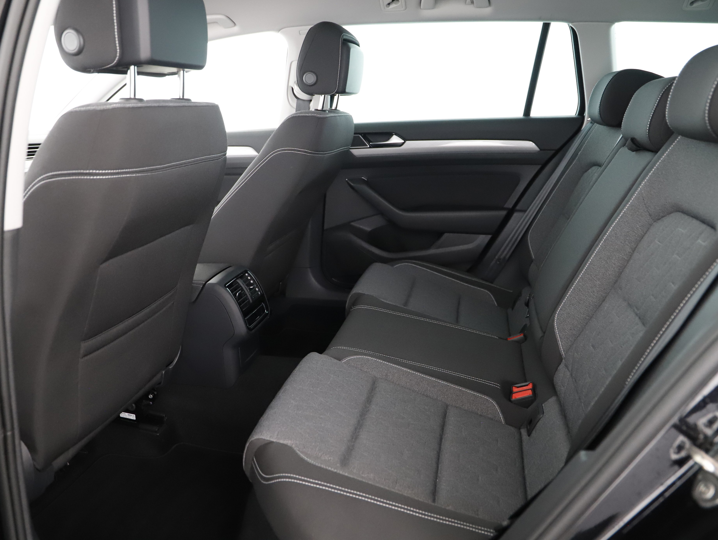 VW Passat Variant 2.0 TDI BMT Business | Bild 4 von 21