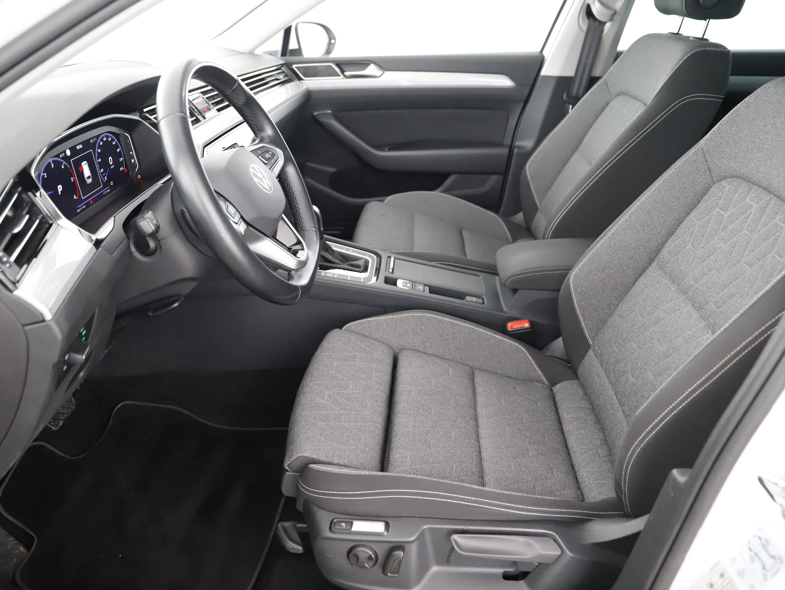 VW Passat Var. 2.0 TDI DSG | Bild 1 von 21