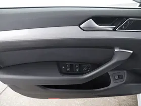 VW Passat Var. 2.0 TDI DSG | Thumbnail 14 von 21