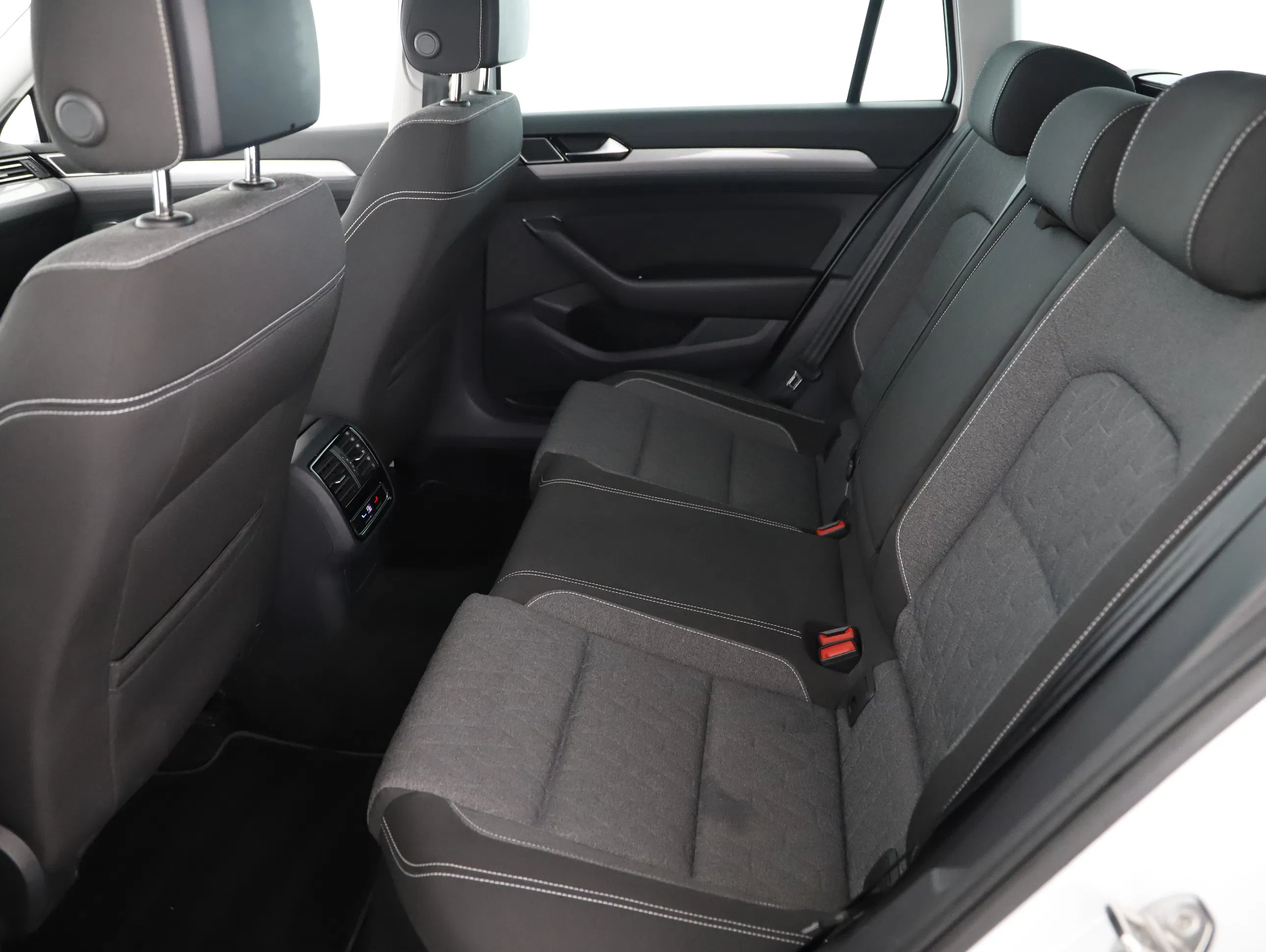 VW Passat Var. 2.0 TDI DSG | Bild 2 von 21