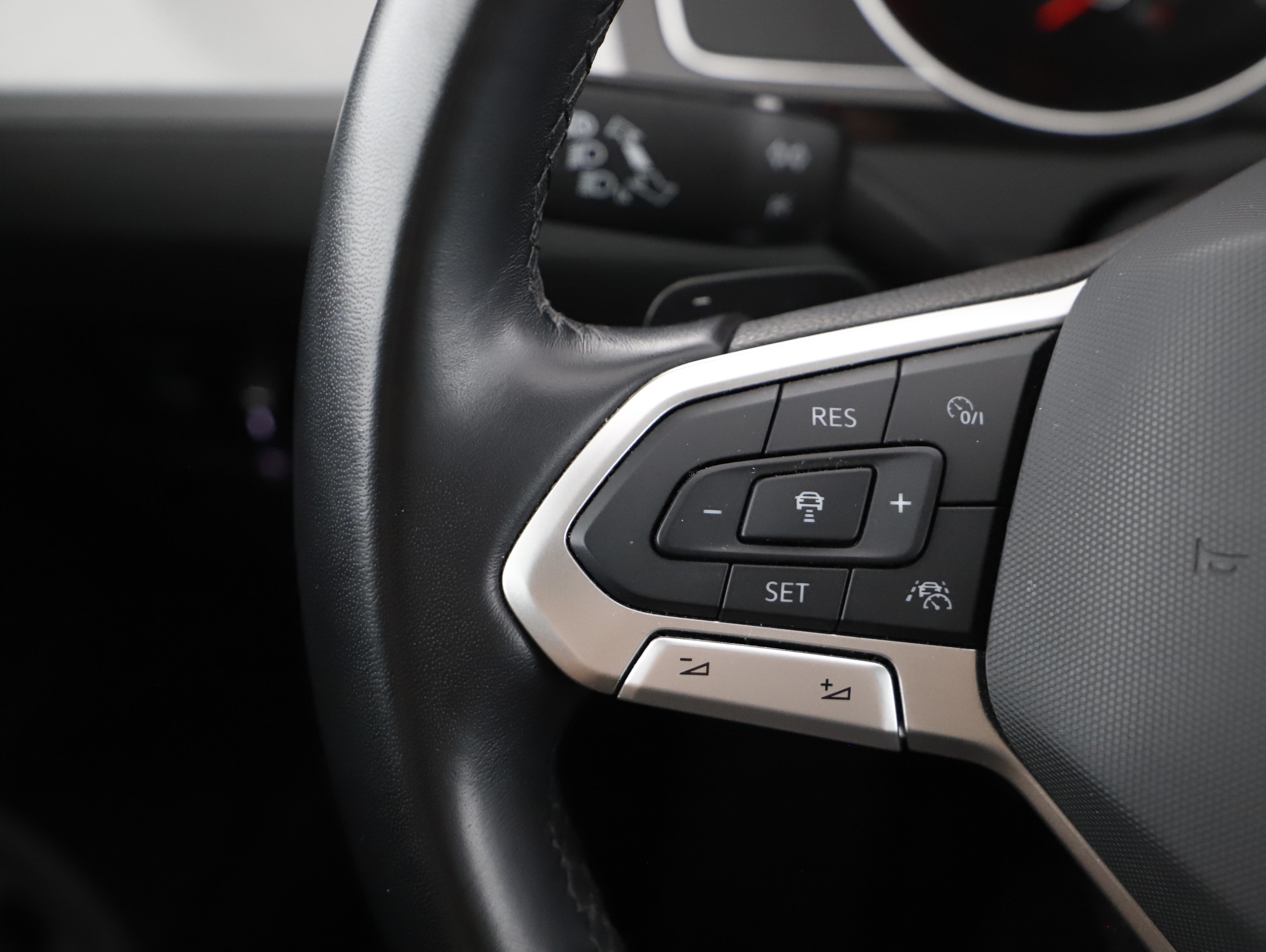VW Passat Variant 2.0 TDI BMT Business | Bild 12 von 30