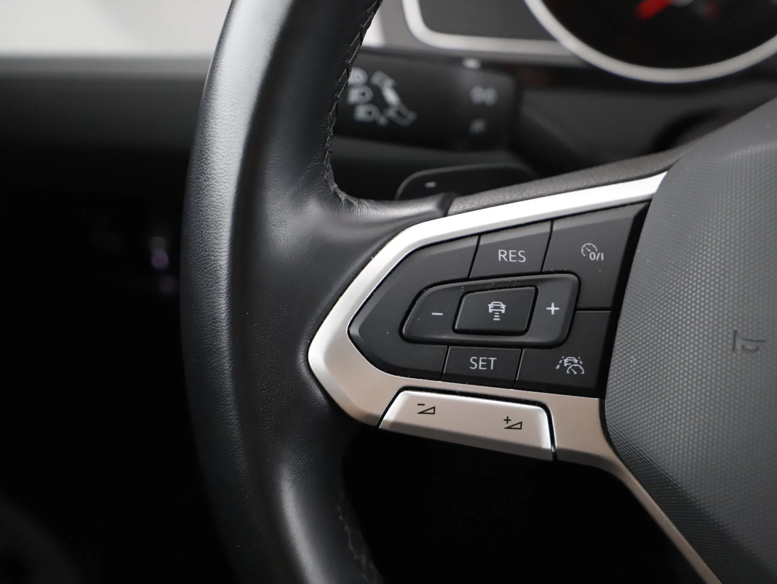 VW Passat Variant 2.0 TDI BMT Business | Bild 12 von 30