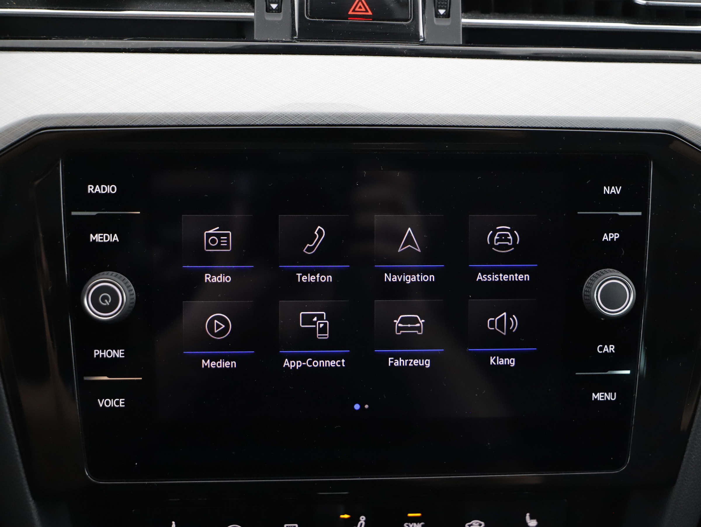 VW Passat Variant 2.0 TDI BMT Business | Bild 15 von 30