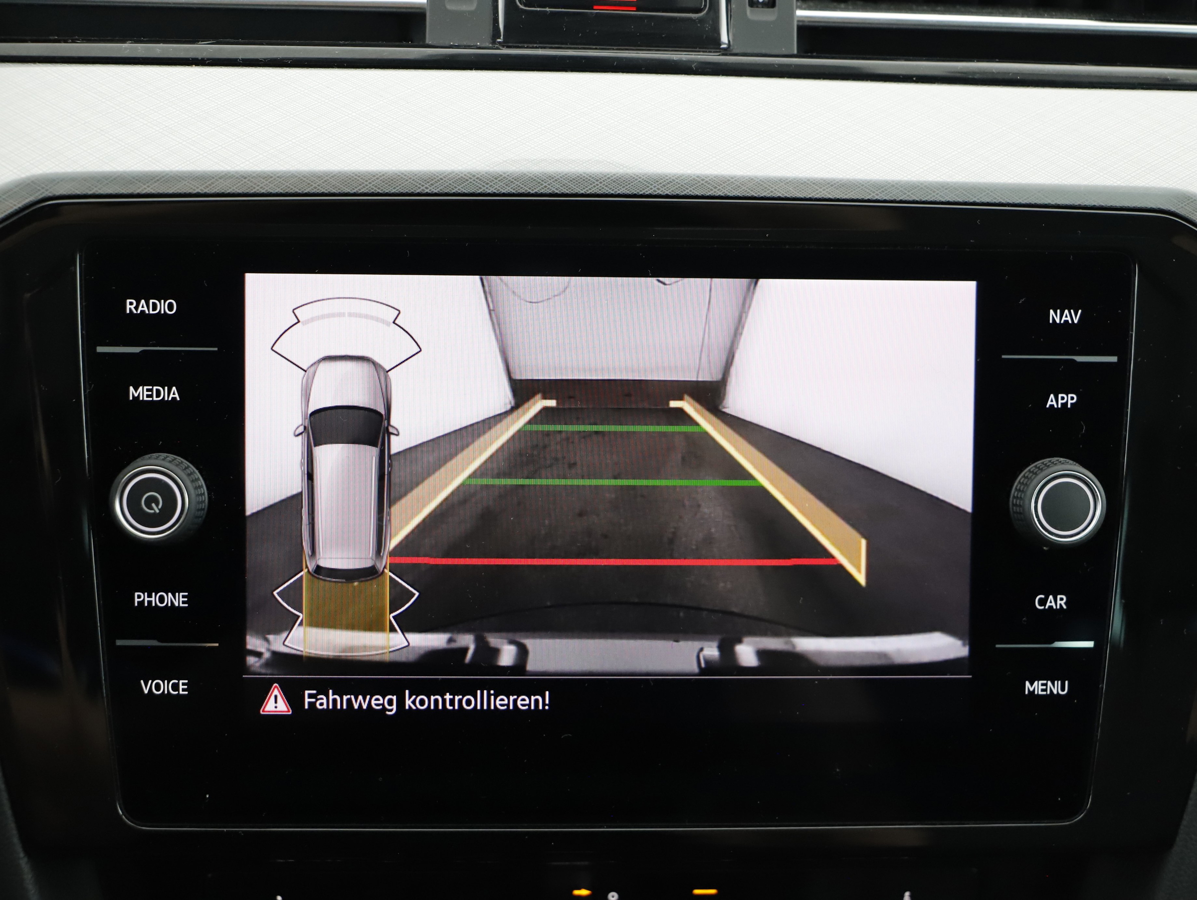 VW Passat Variant 2.0 TDI BMT Business | Bild 16 von 30