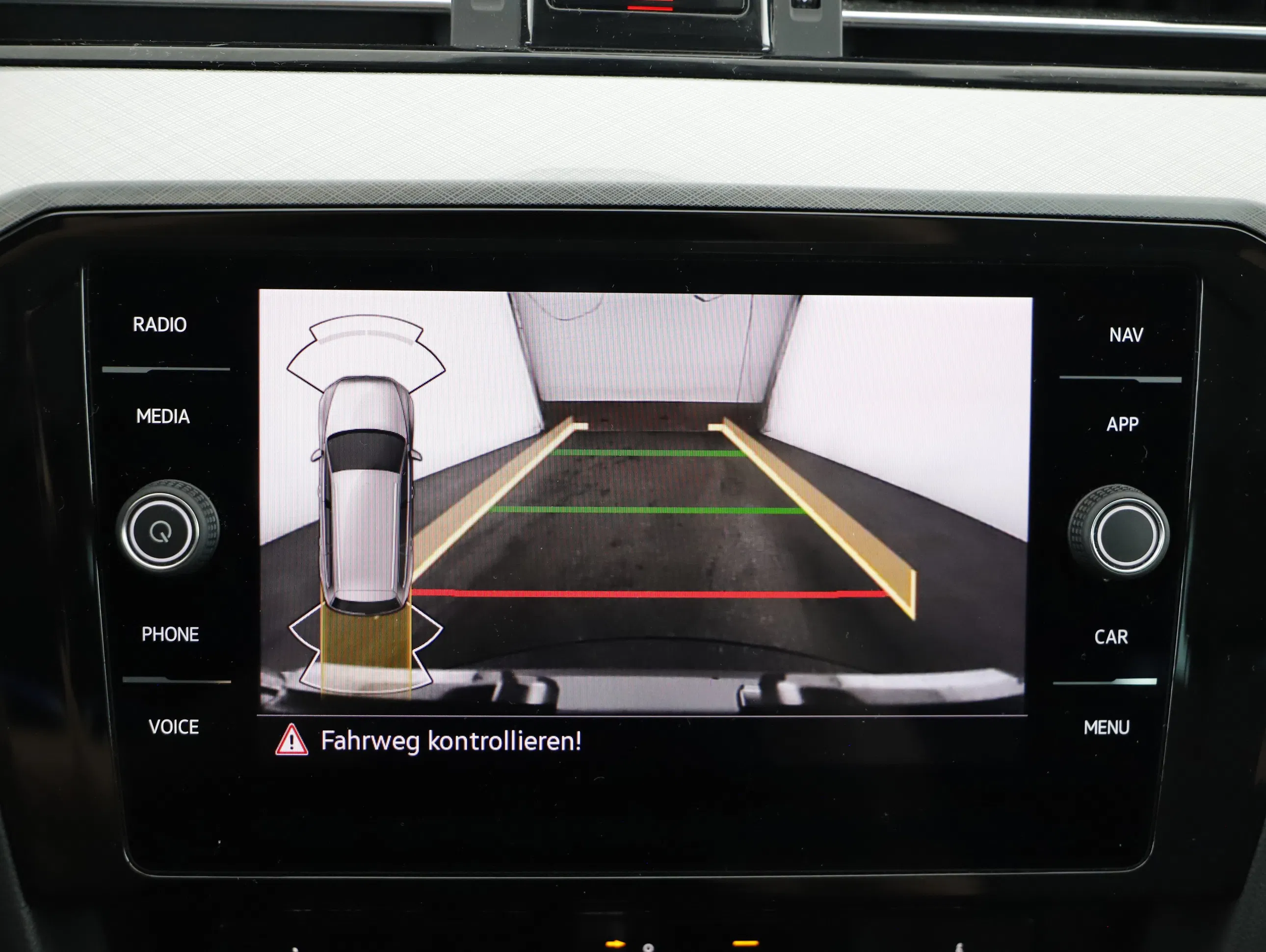 VW Passat Variant 2.0 TDI BMT Business | Bild 16 von 30
