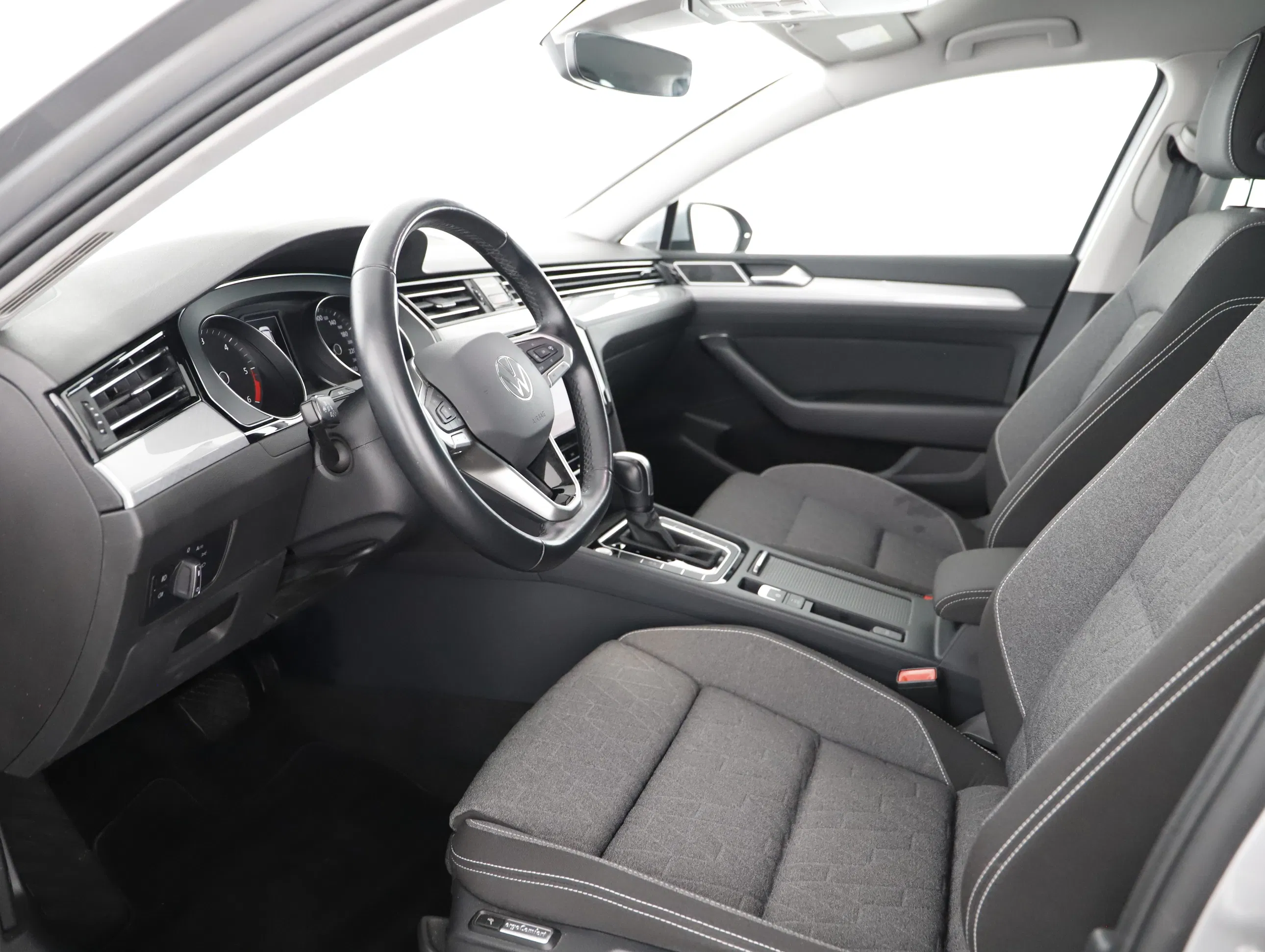 VW Passat Variant 2.0 TDI BMT Business | Bild 28 von 30