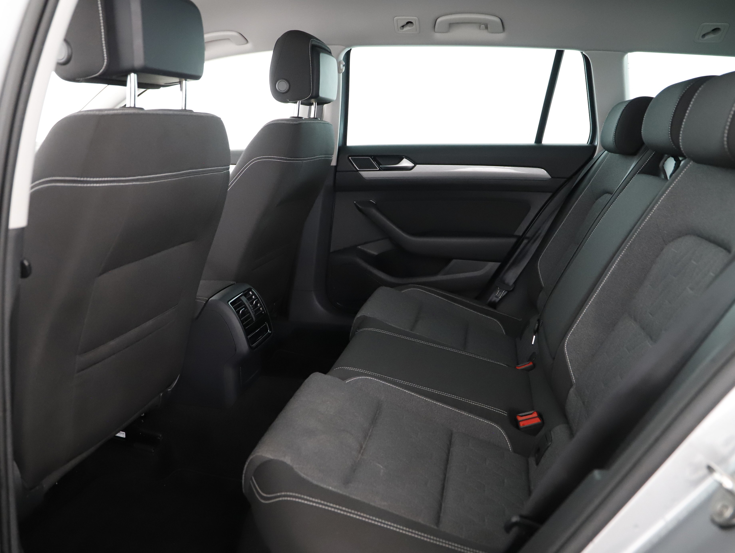 VW Passat Variant 2.0 TDI BMT Business | Bild 6 von 30