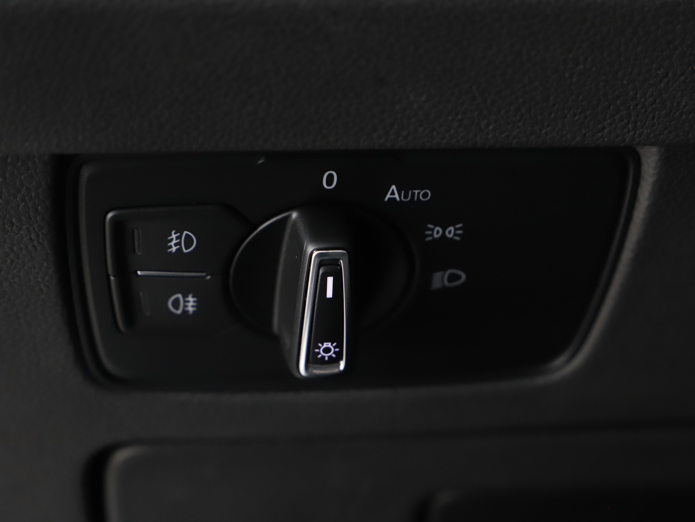 VW Passat Variant 2.0 TDI 4Motion BMT Business | Bild 16 von 22
