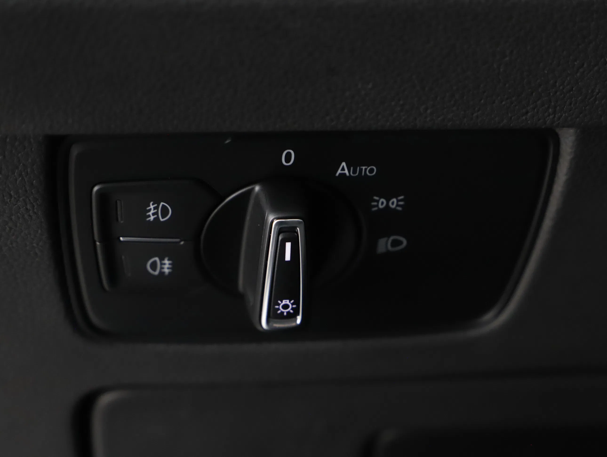 VW Passat Variant 2.0 TDI 4Motion BMT Business | Bild 16 von 22