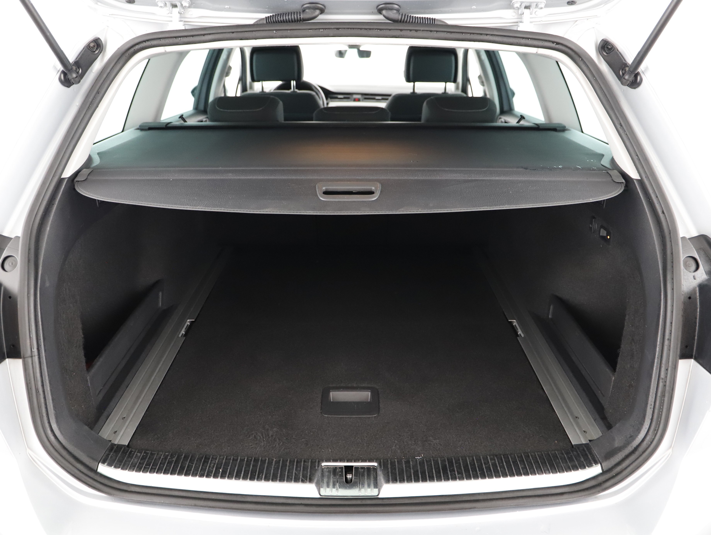 VW Passat Variant 2.0 TDI 4Motion BMT Business | Bild 19 von 22