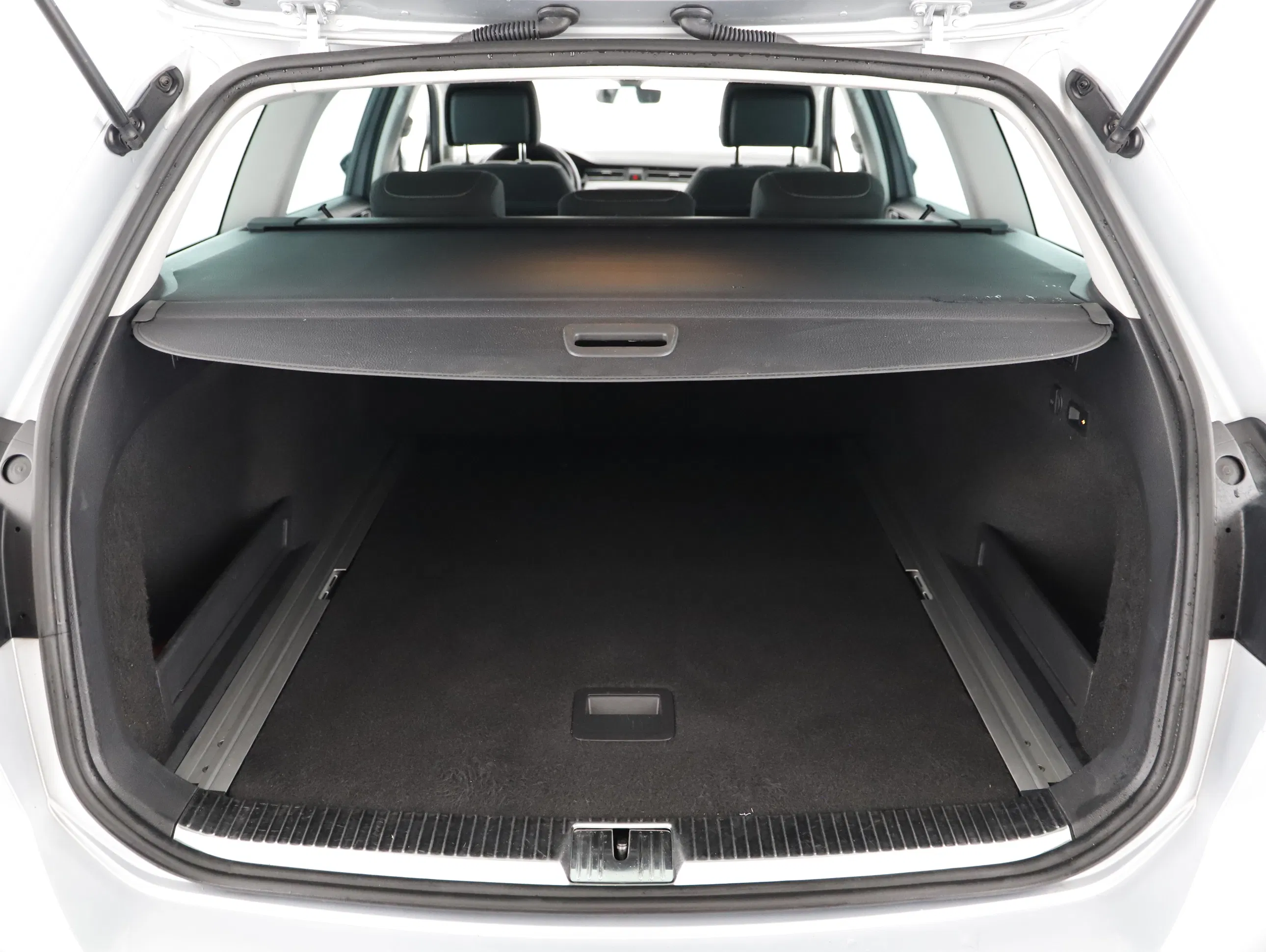 VW Passat Variant 2.0 TDI 4Motion BMT Business | Bild 19 von 22