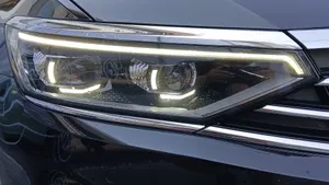 VW Passat Variant 2.0 TDI BMT Business | Thumbnail 16 von 20