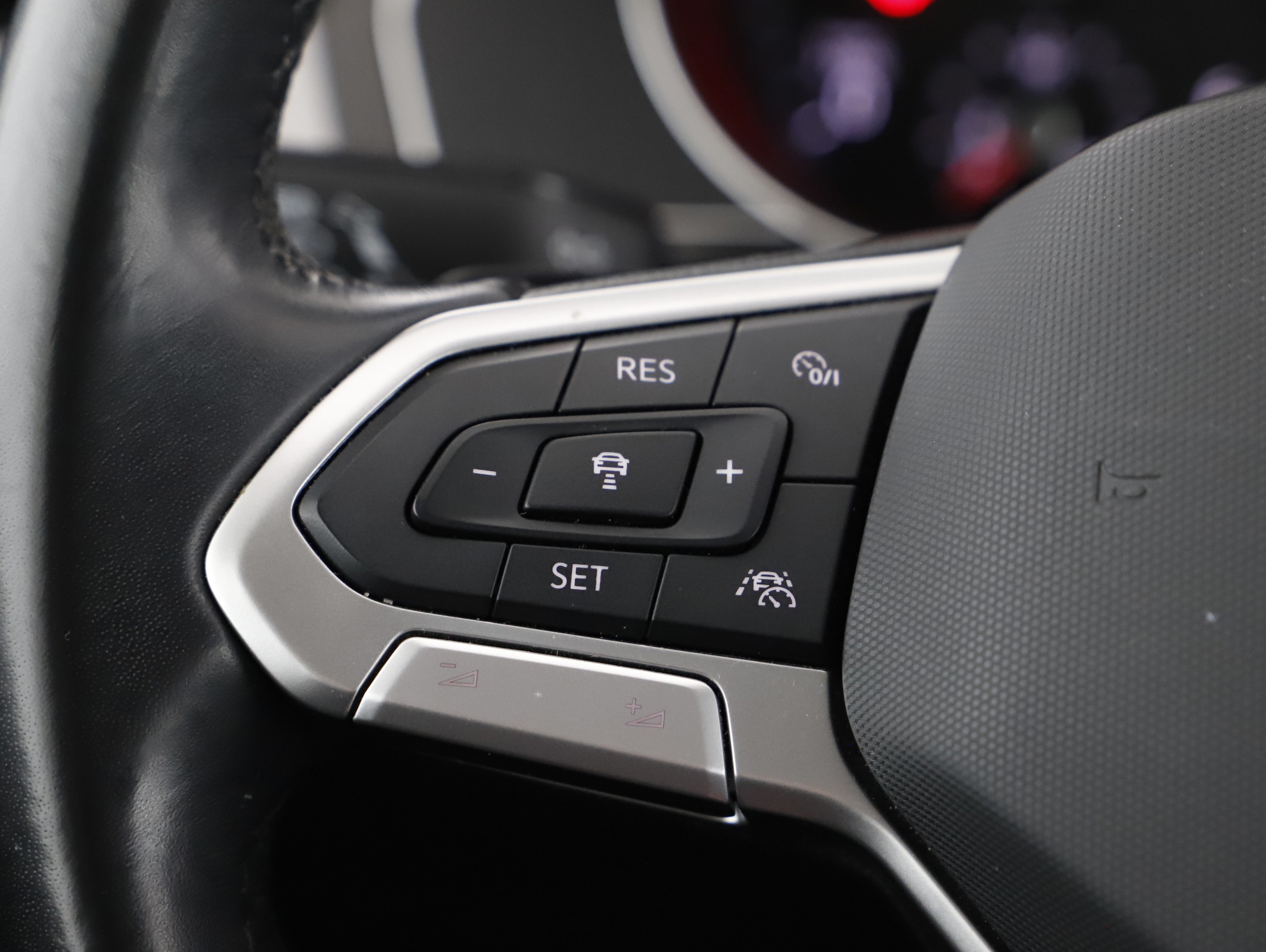 VW Passat Variant 2.0 TDI BMT Business | Bild 11 von 24