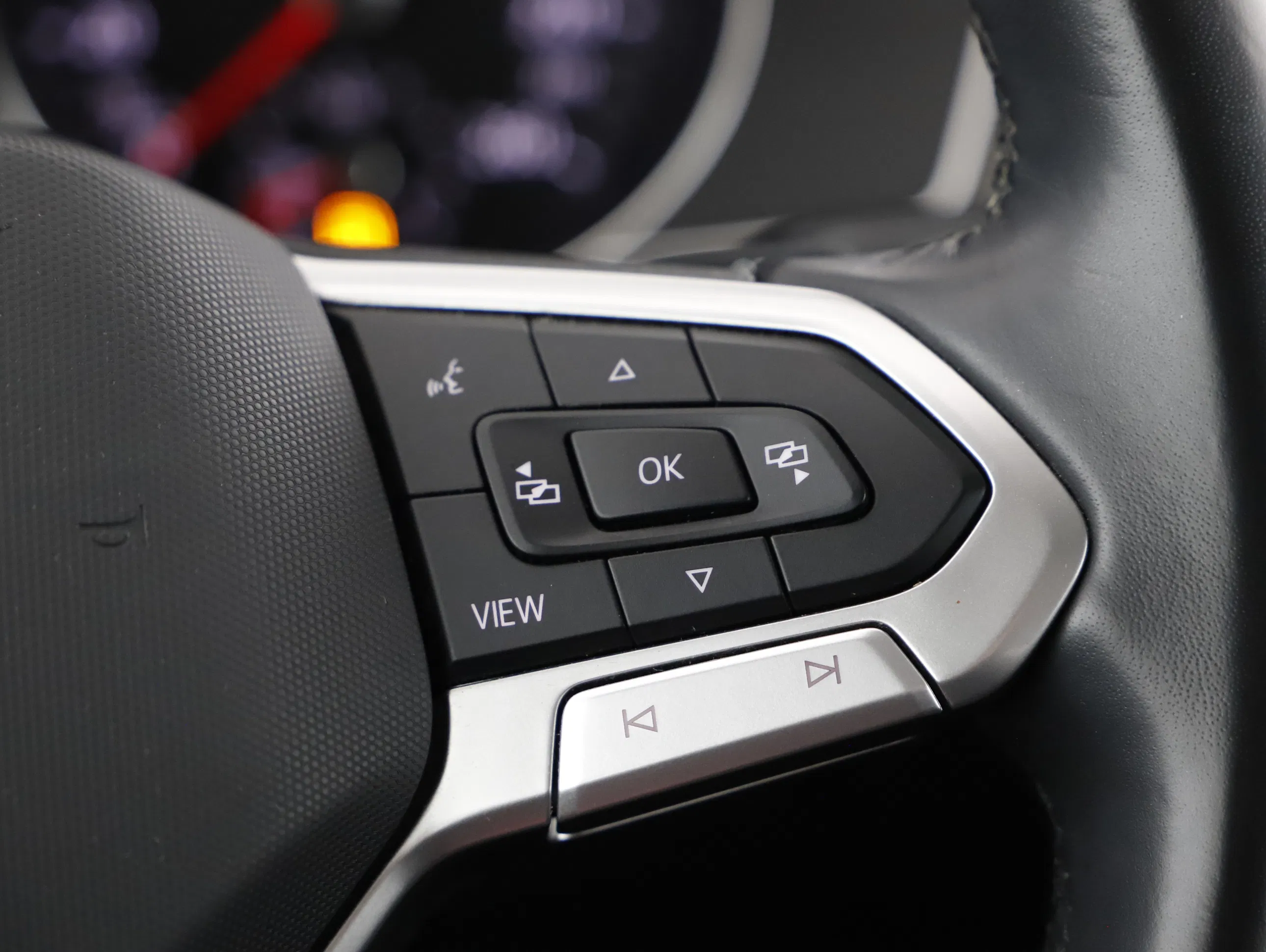 VW Passat Variant 2.0 TDI BMT Business | Bild 12 von 24