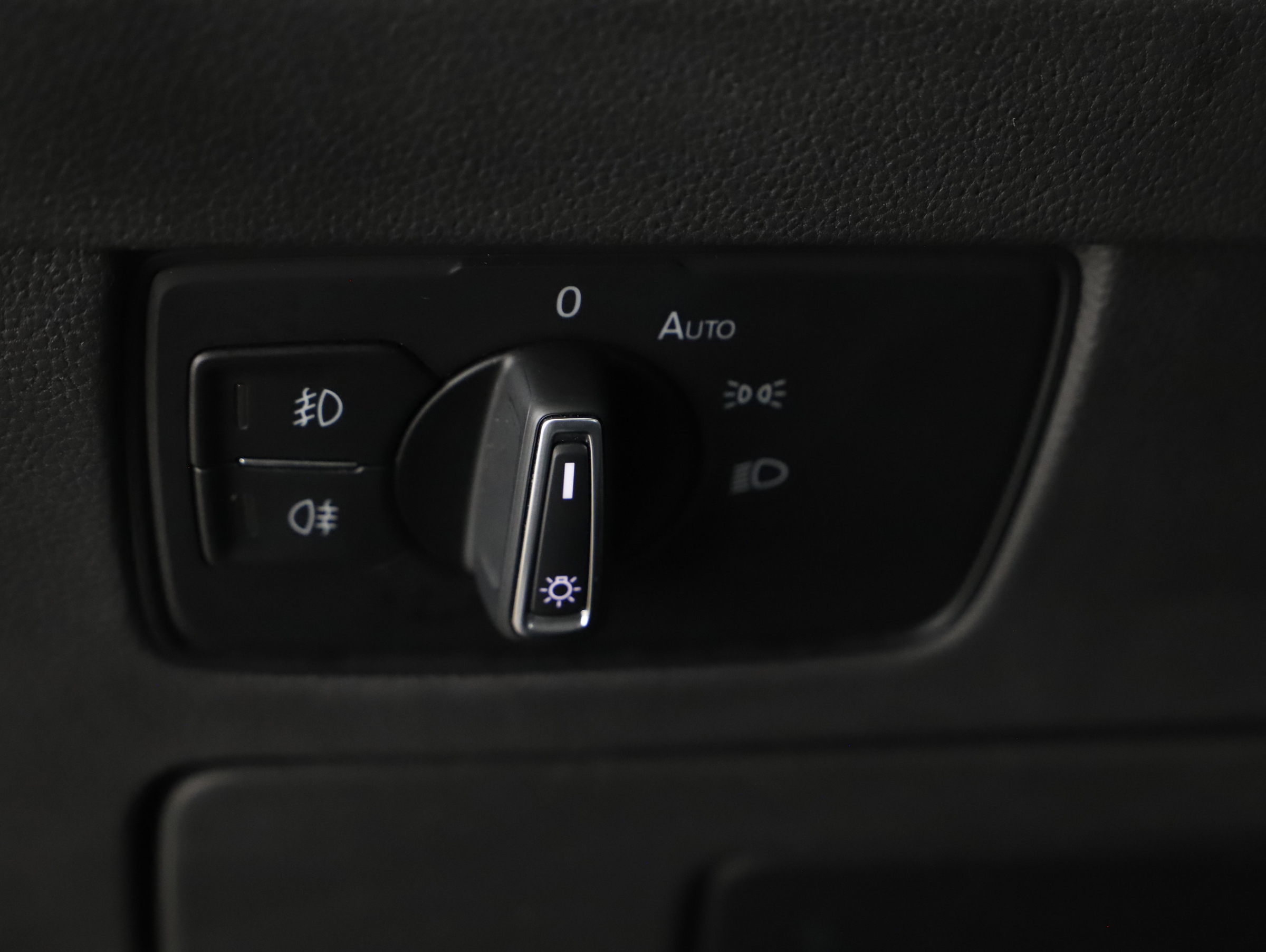 VW Passat Variant 2.0 TDI BMT Business | Bild 13 von 24