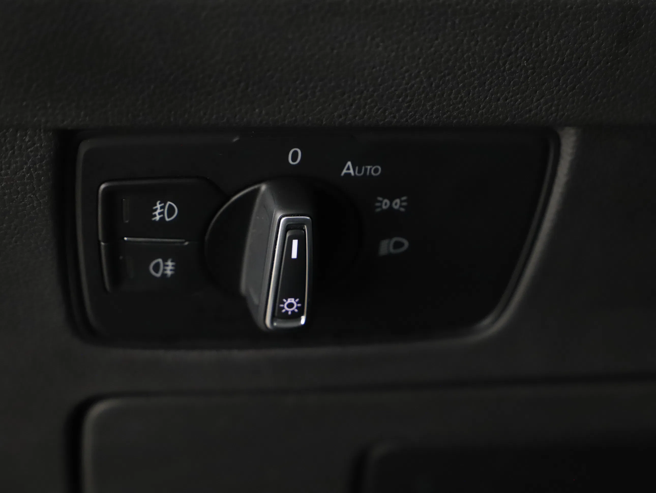 VW Passat Variant 2.0 TDI BMT Business | Bild 13 von 24