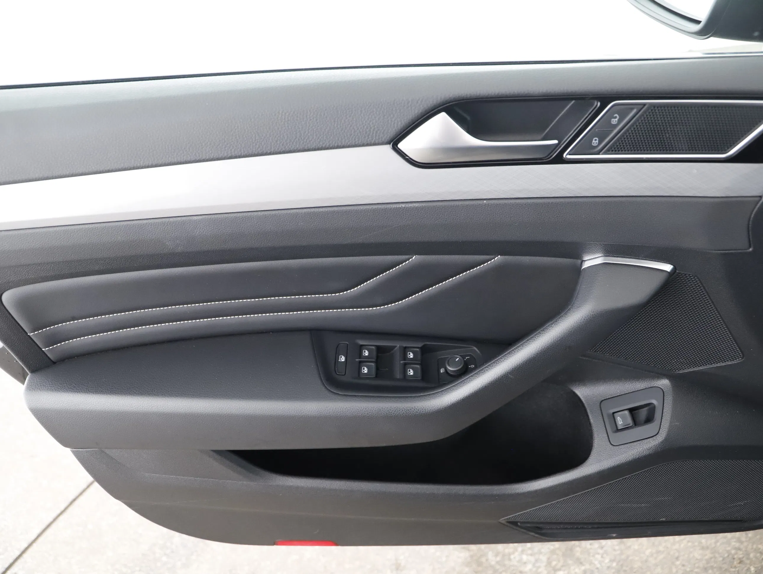 VW Passat Variant 2.0 TDI BMT Business | Bild 14 von 24