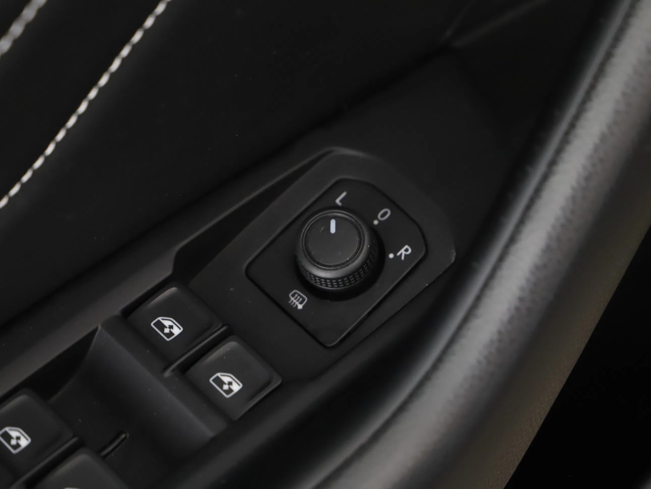 VW Passat Variant 2.0 TDI BMT Business | Bild 15 von 24