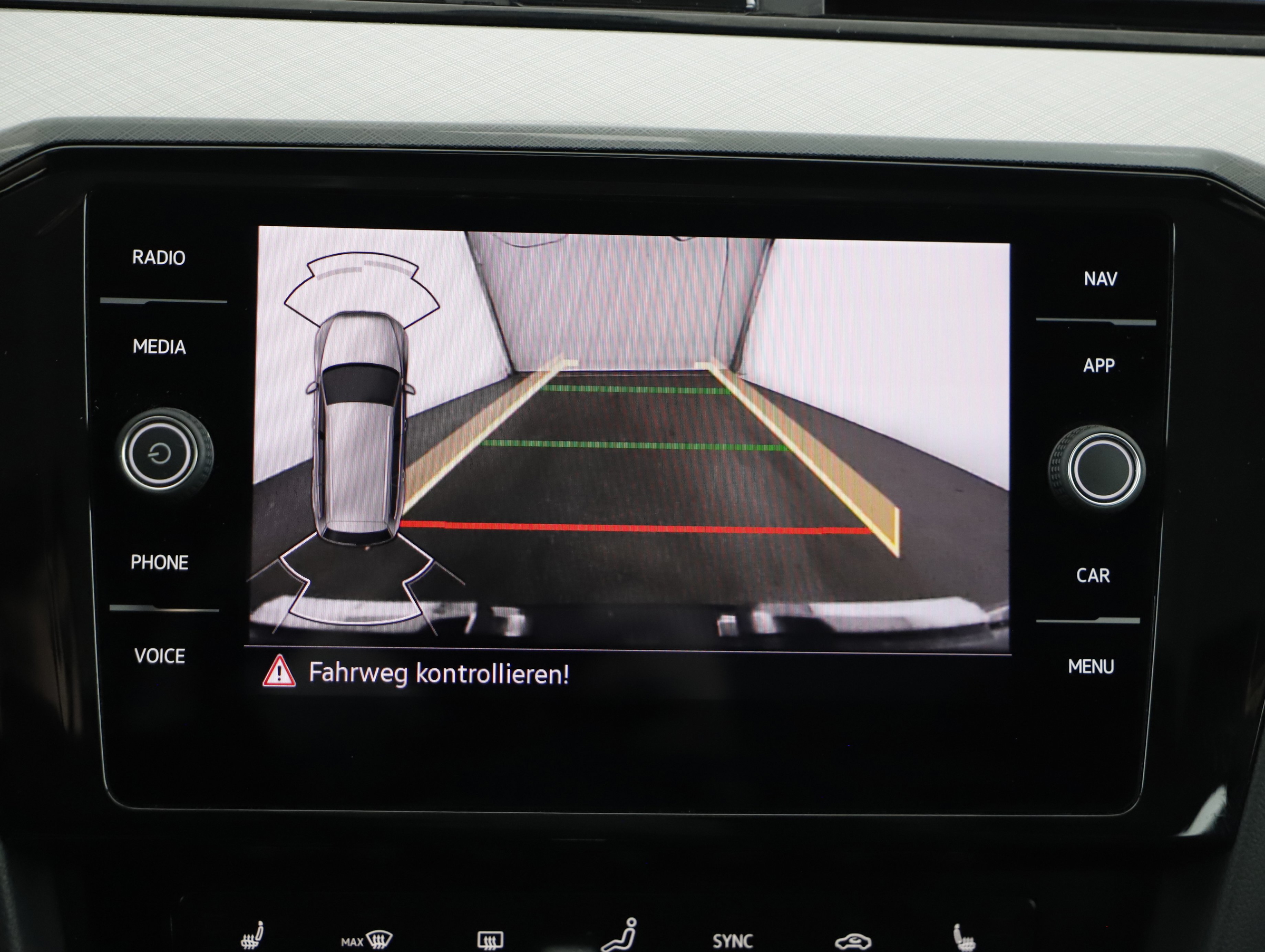 VW Passat Variant 2.0 TDI BMT Business | Bild 9 von 24