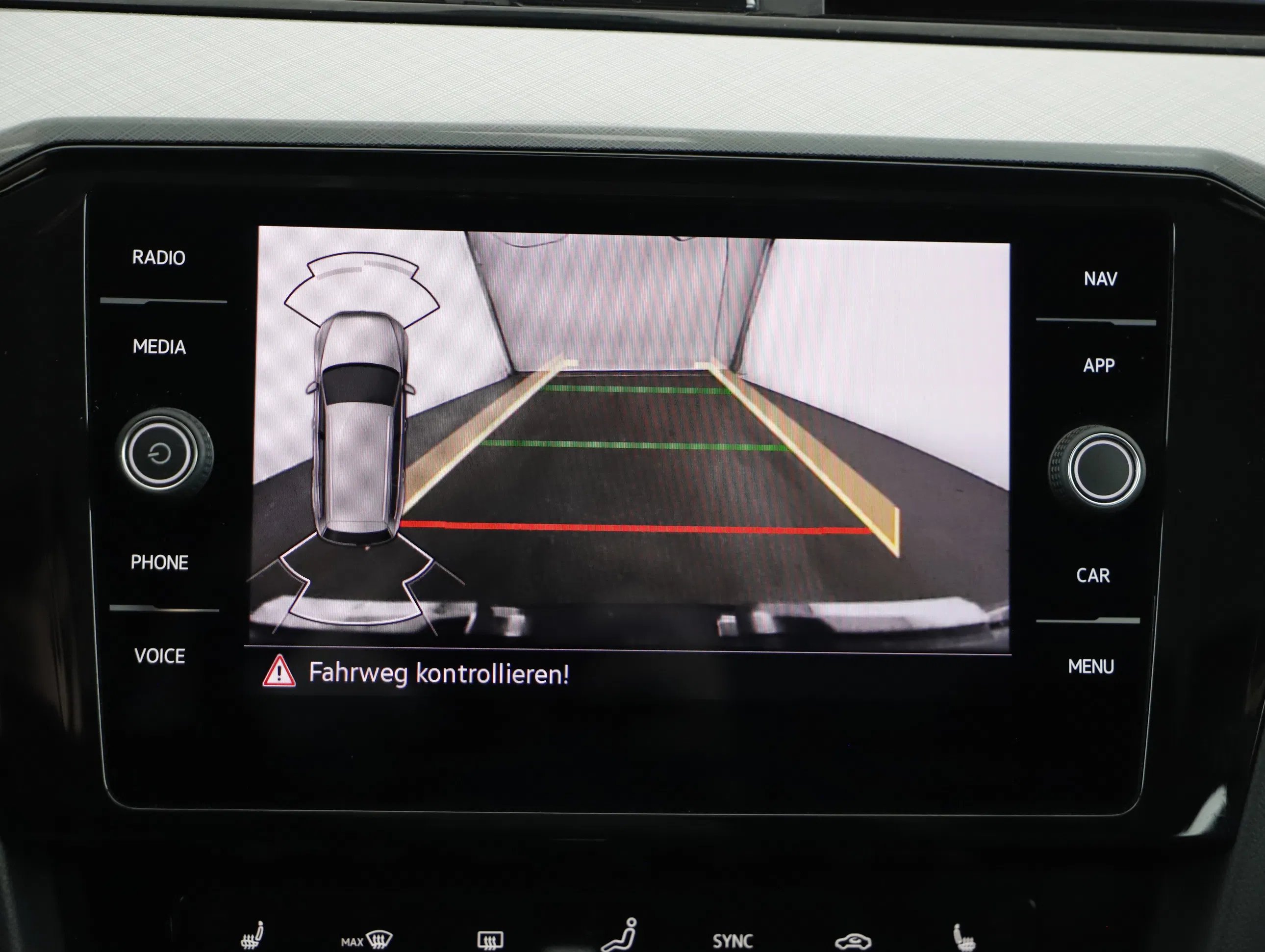 VW Passat Variant 2.0 TDI BMT Business | Bild 9 von 24