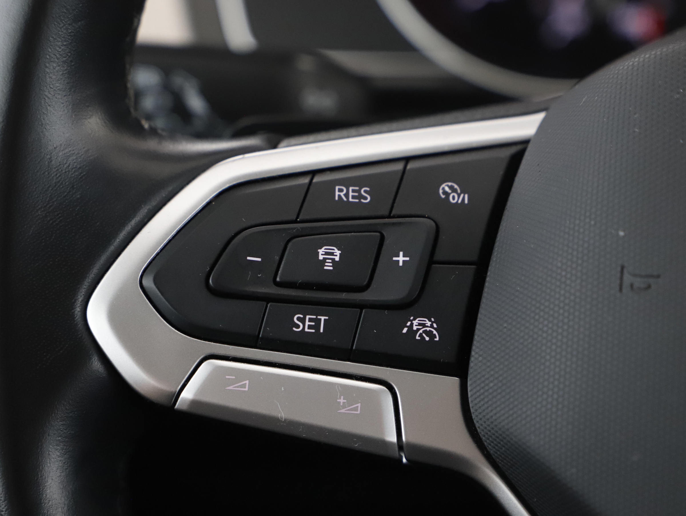VW Passat Variant 2.0 TDI BMT Elegance | Bild 11 von 24