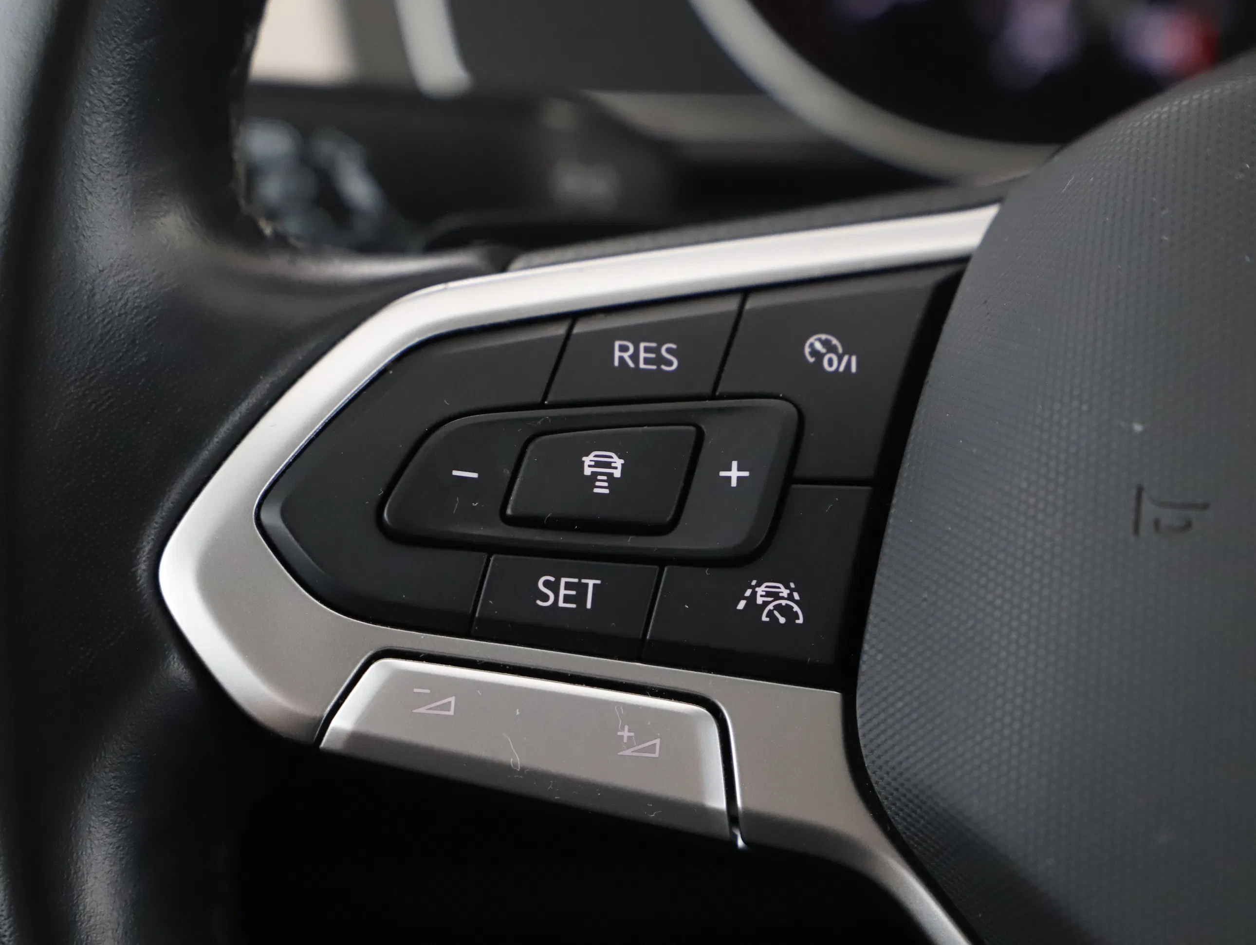 VW Passat Variant 2.0 TDI BMT Elegance | Bild 11 von 24