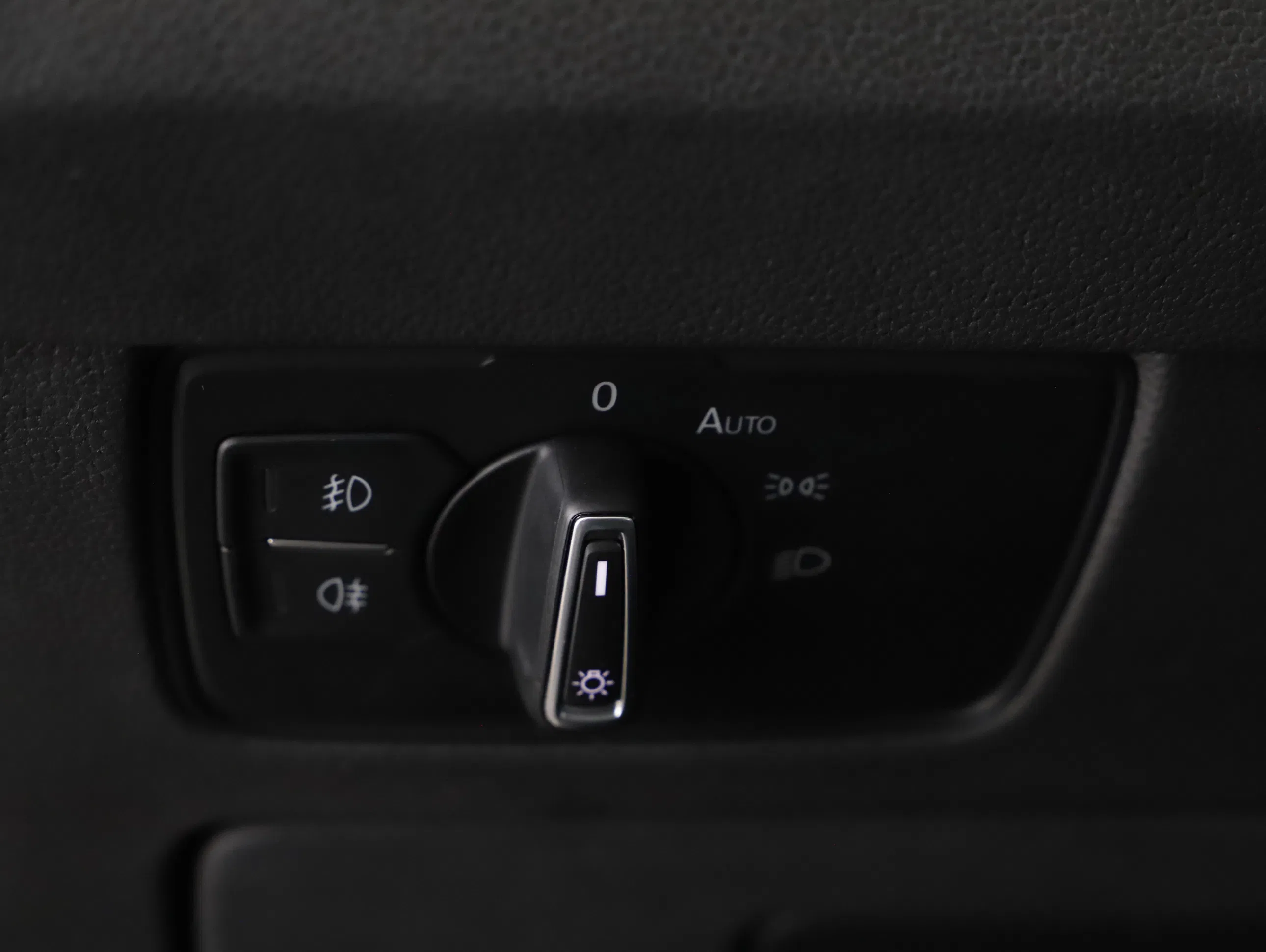 VW Passat Variant 2.0 TDI BMT Elegance | Bild 13 von 24