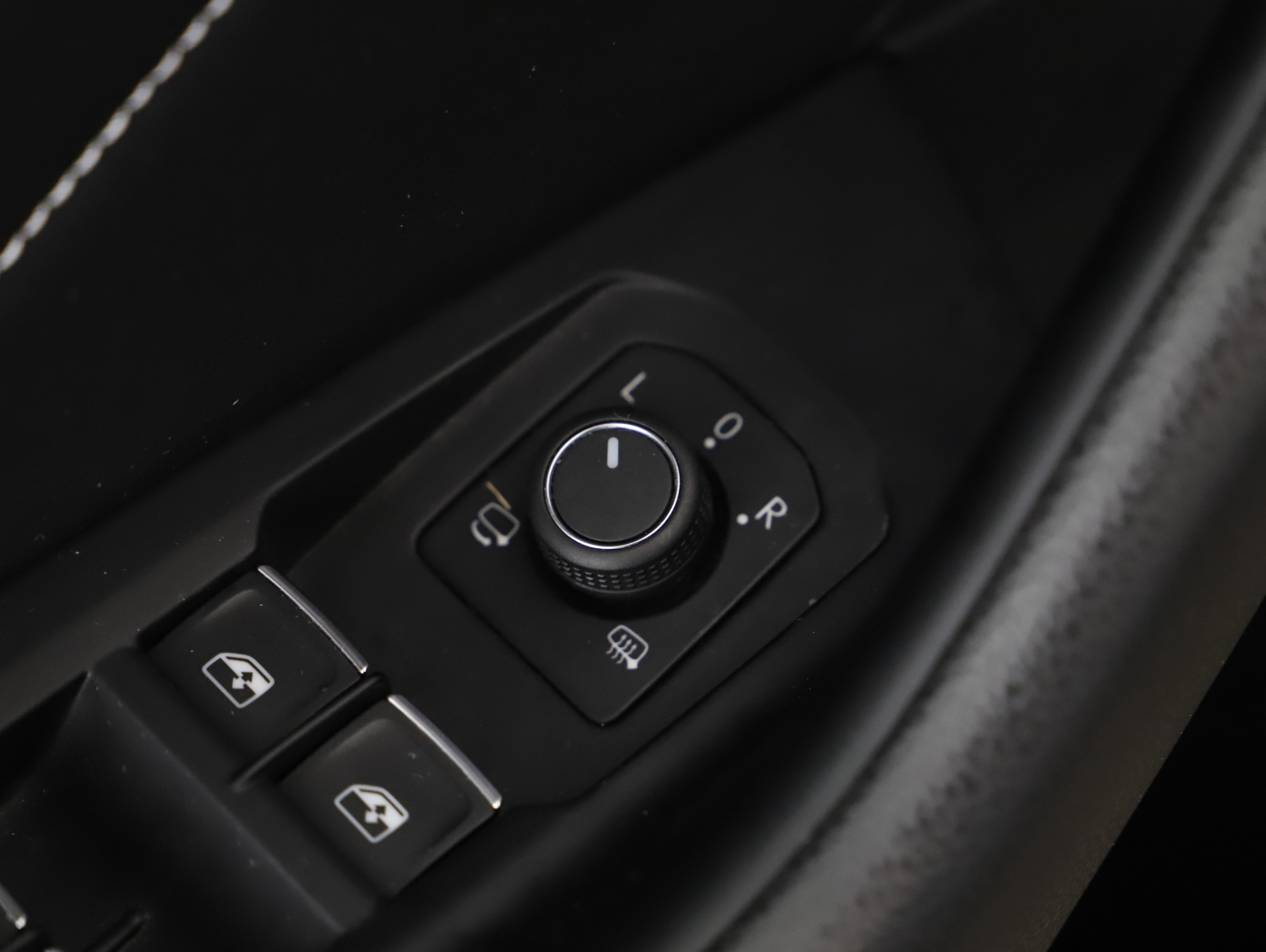 VW Passat Variant 2.0 TDI BMT Elegance | Bild 15 von 24