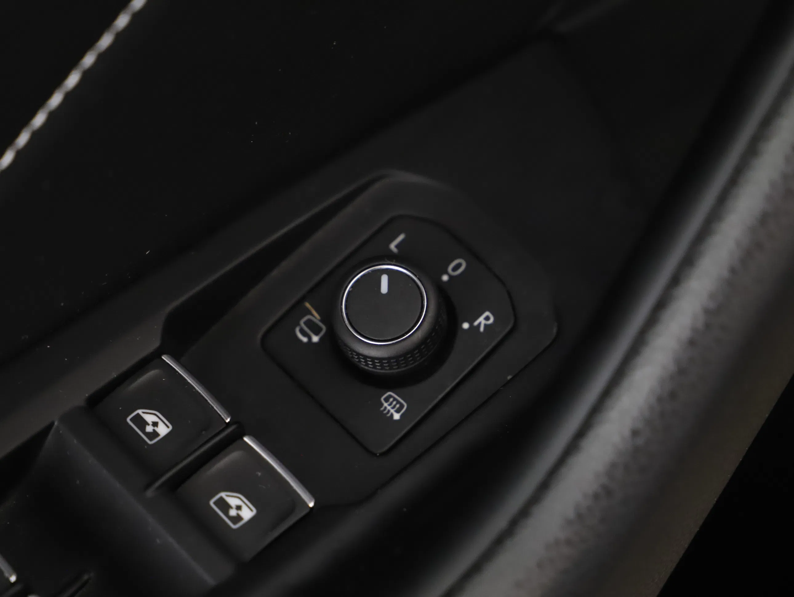 VW Passat Variant 2.0 TDI BMT Elegance | Bild 15 von 24