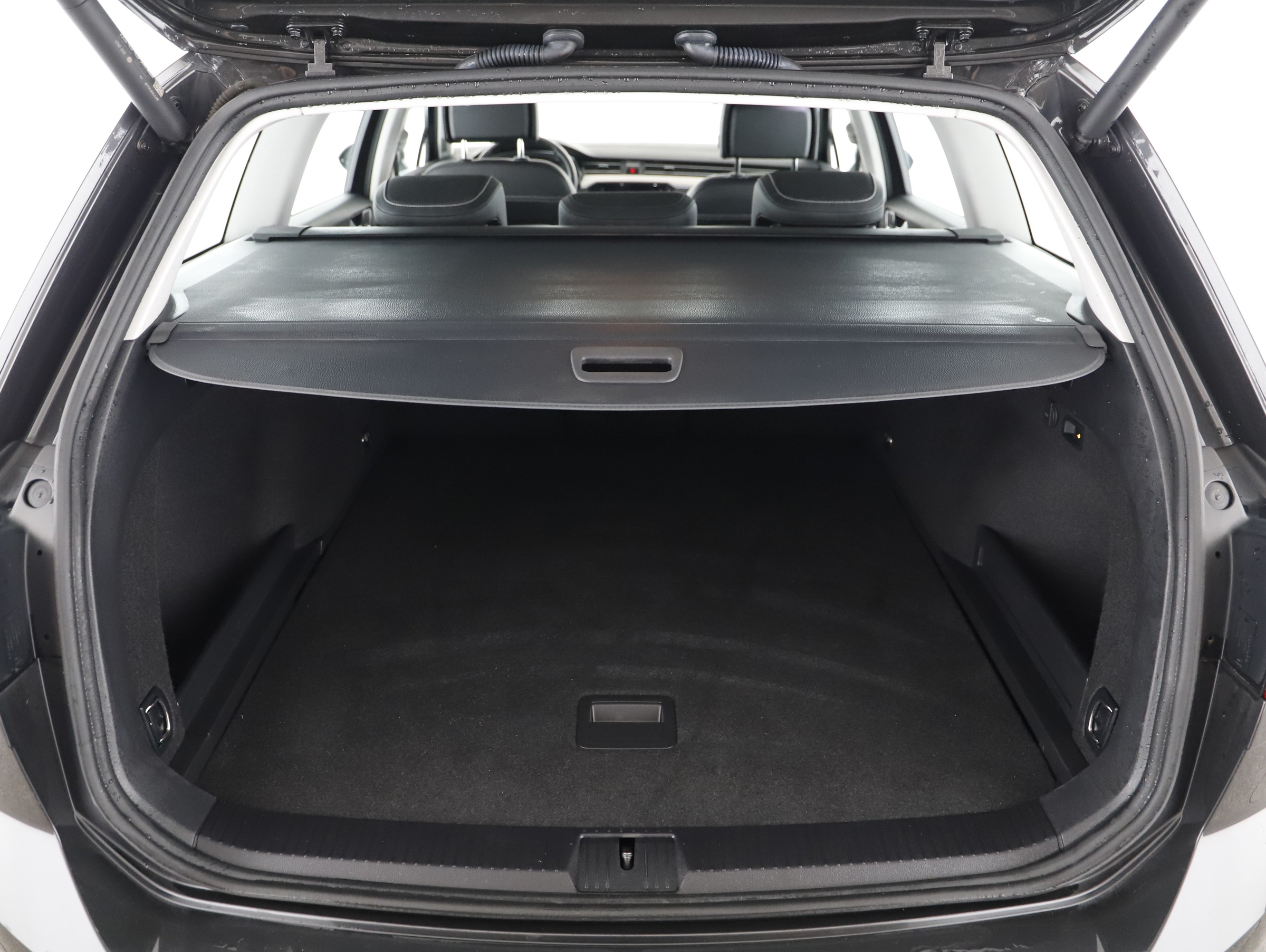 VW Passat Variant 2.0 TDI BMT Elegance | Bild 16 von 24