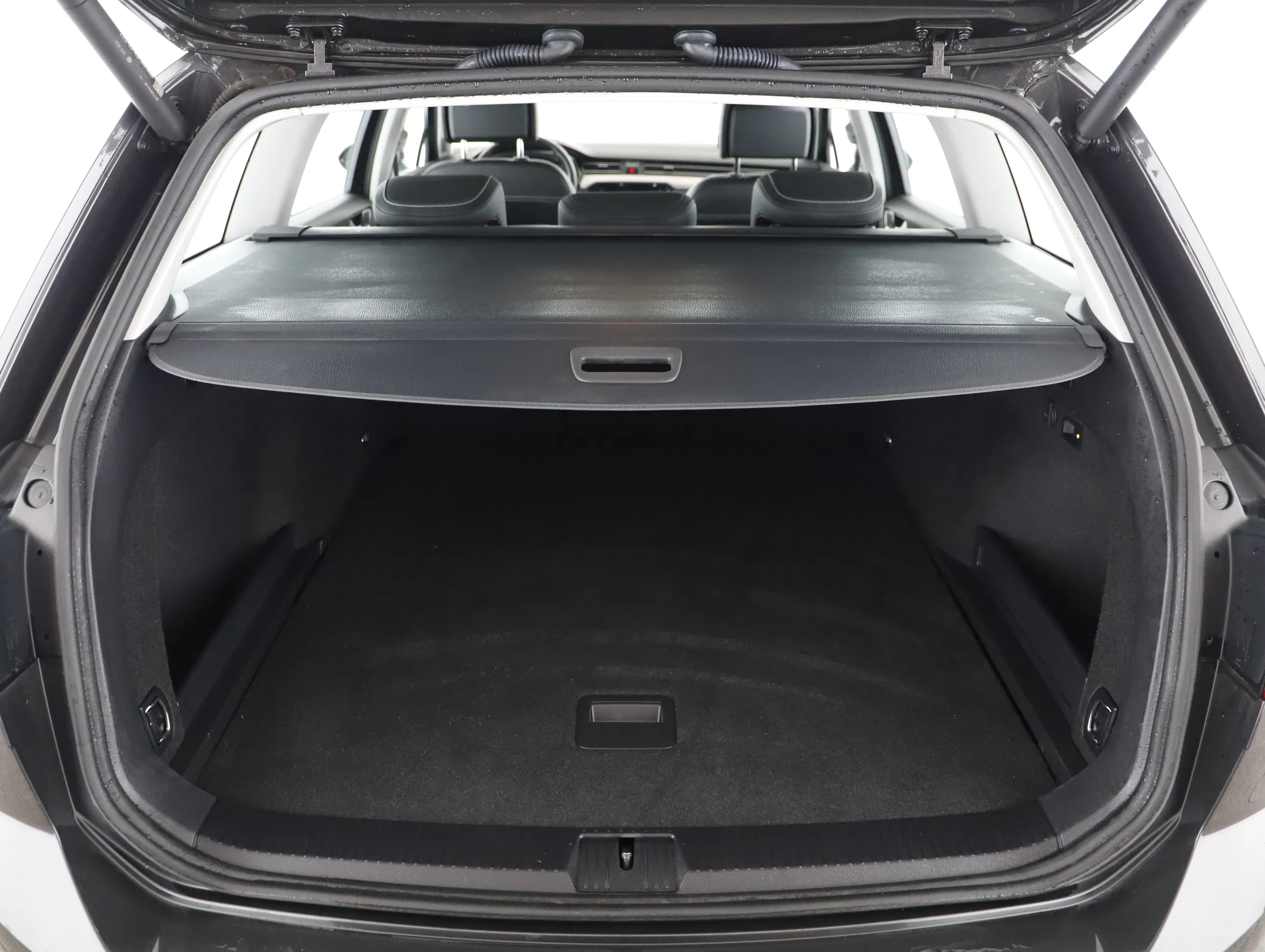 VW Passat Variant 2.0 TDI BMT Elegance | Bild 16 von 24