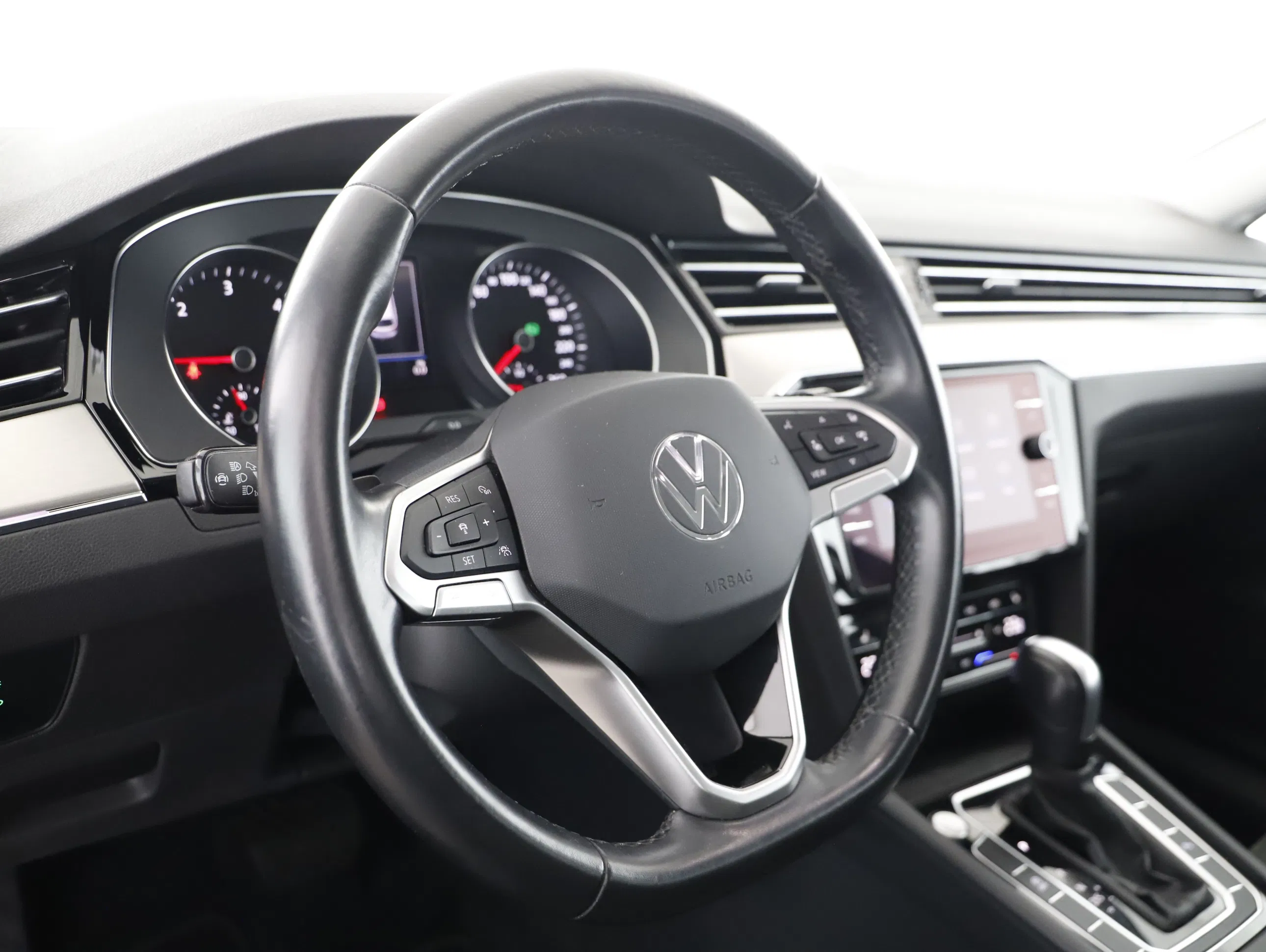 VW Passat Variant 2.0 TDI BMT Elegance | Bild 4 von 24