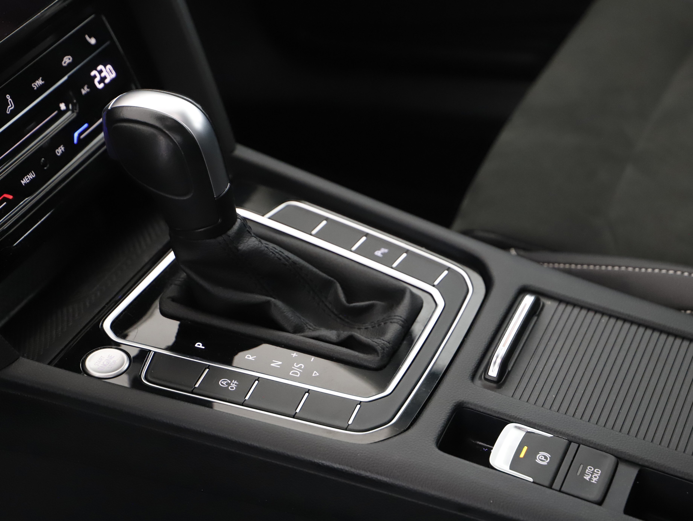 VW Passat Variant 2.0 TDI BMT Elegance | Bild 5 von 24