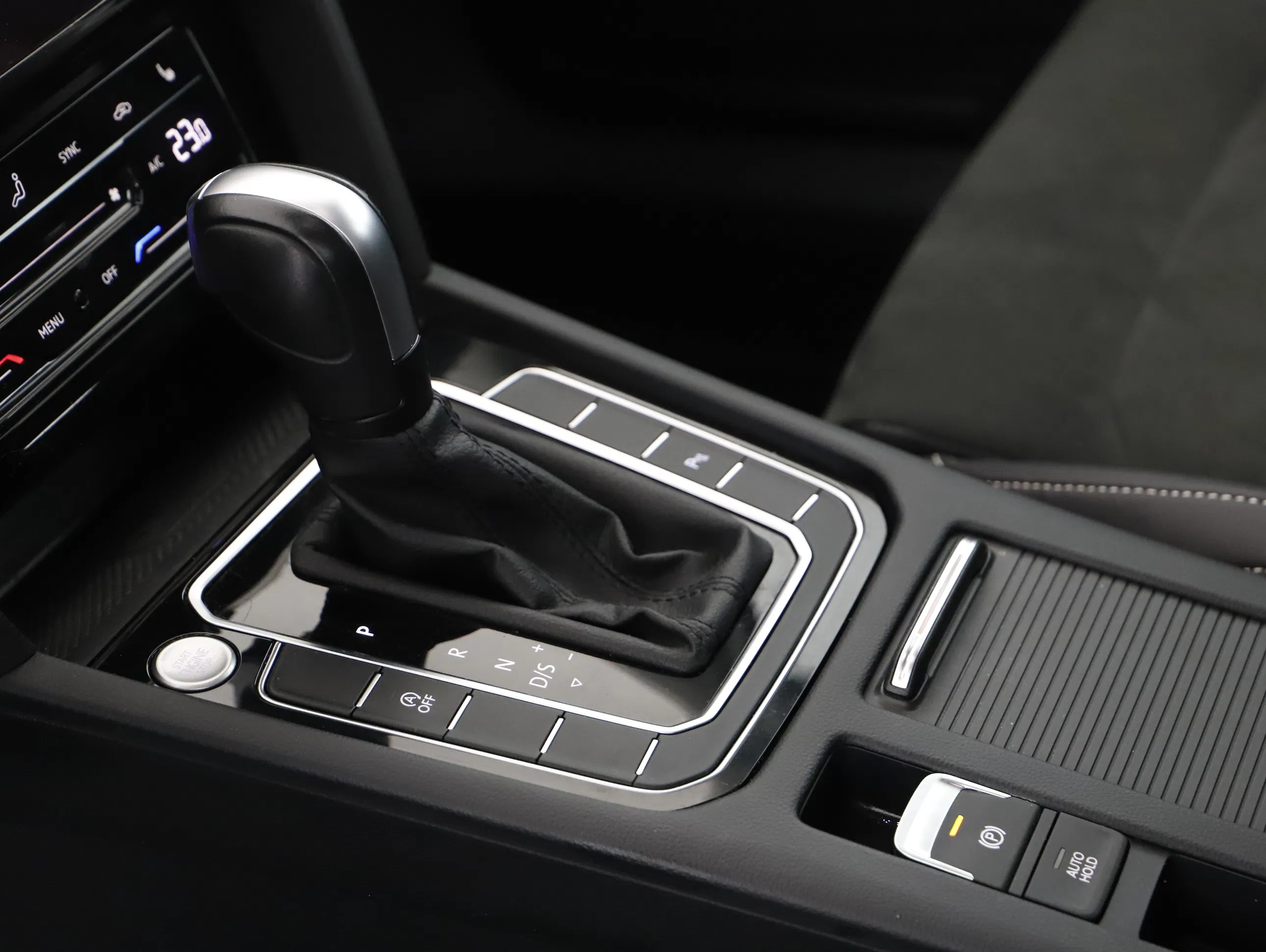 VW Passat Variant 2.0 TDI BMT Elegance | Bild 5 von 24