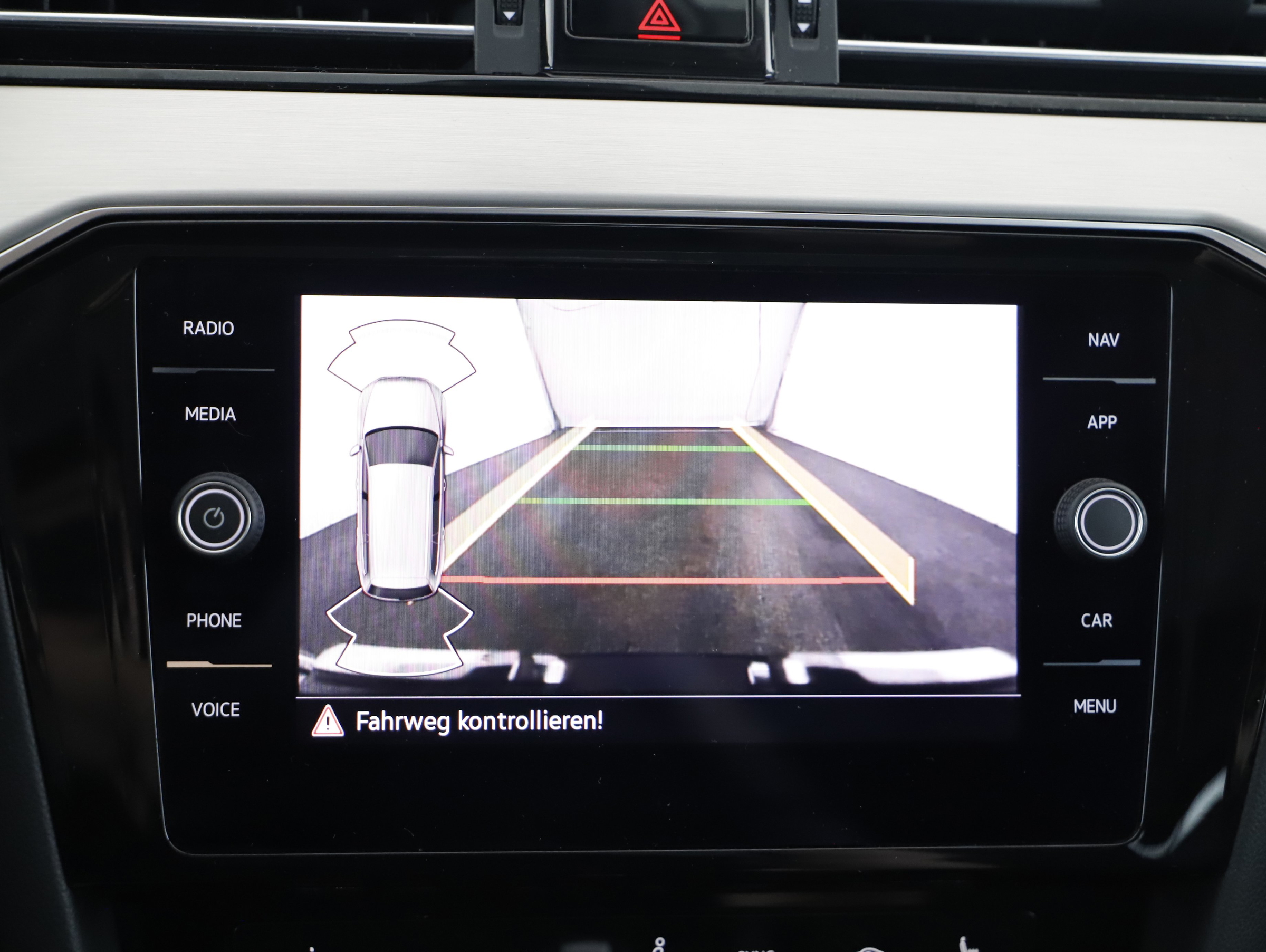 VW Passat Variant 2.0 TDI BMT Elegance | Bild 9 von 24