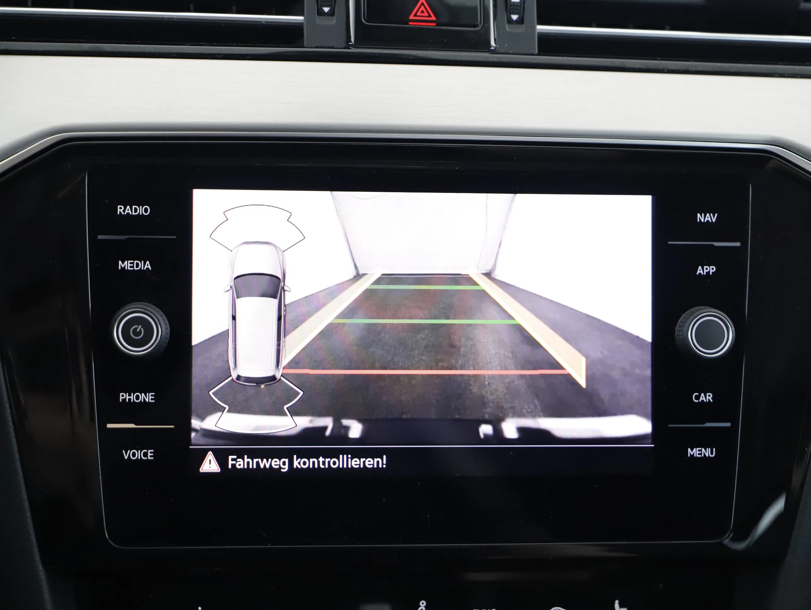 VW Passat Variant 2.0 TDI BMT Elegance | Bild 9 von 24