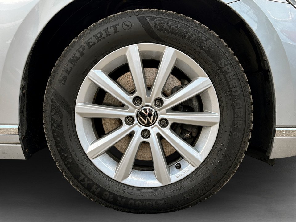 VW Passat Variant 2.0 TDI BMT Elegance | Bild 7 von 26
